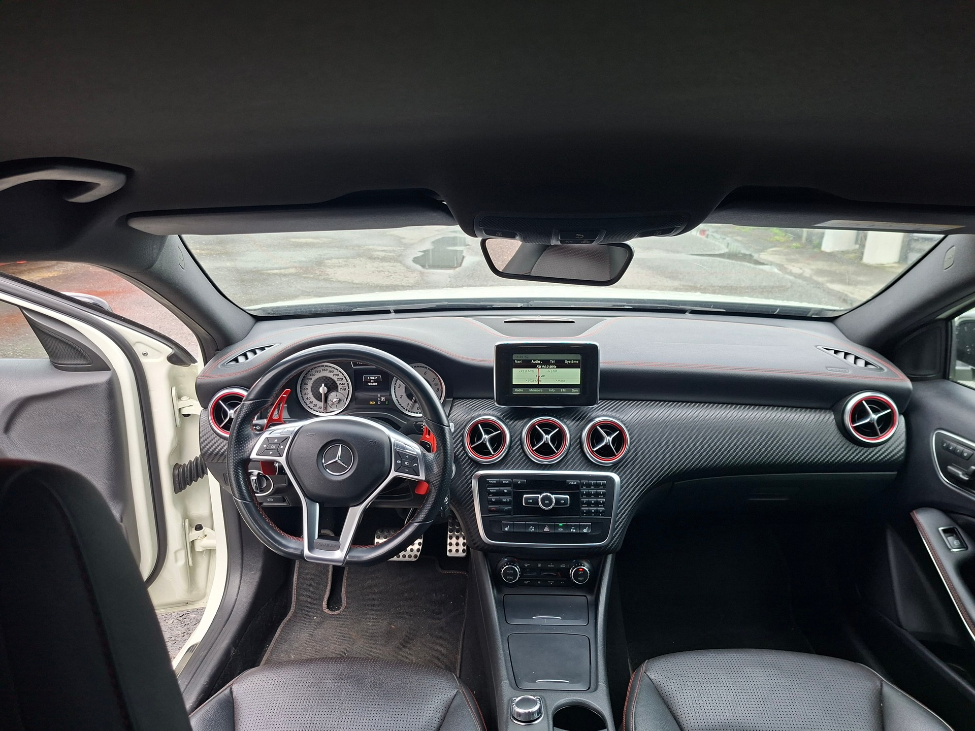 MERCEDES-BENZ A 250 AMG Line 4Matic 7G-DCT-image-6