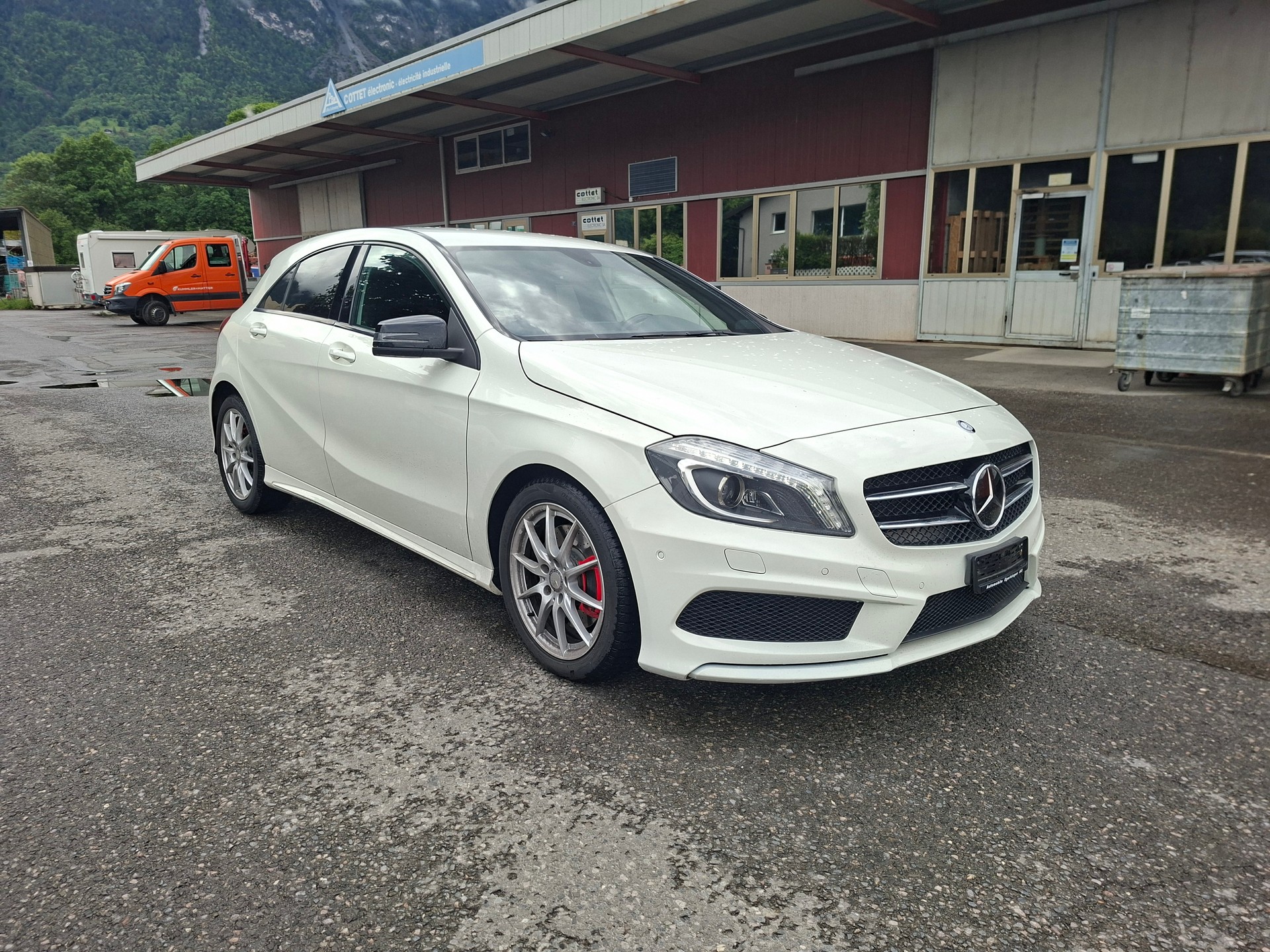 MERCEDES-BENZ A 250 AMG Line 4Matic 7G-DCT-image-1