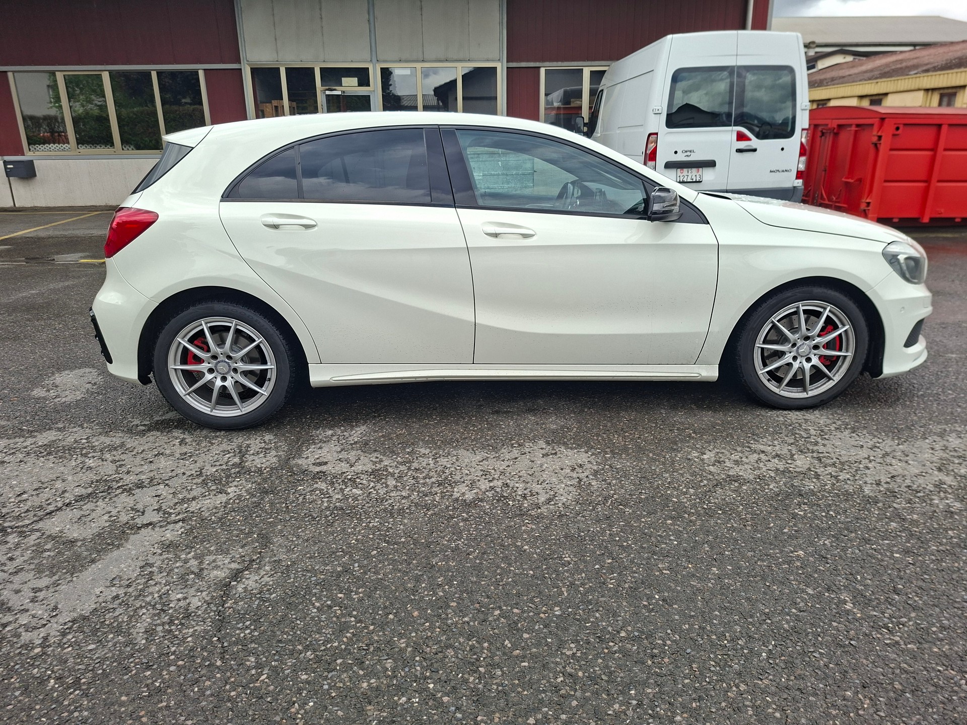 MERCEDES-BENZ A 250 AMG Line 4Matic 7G-DCT-image-2