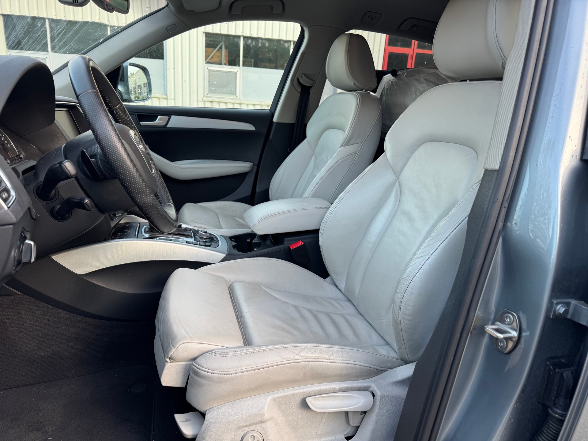 AUDI Q5 2.0 TFSI quattro S-tronic-image-6