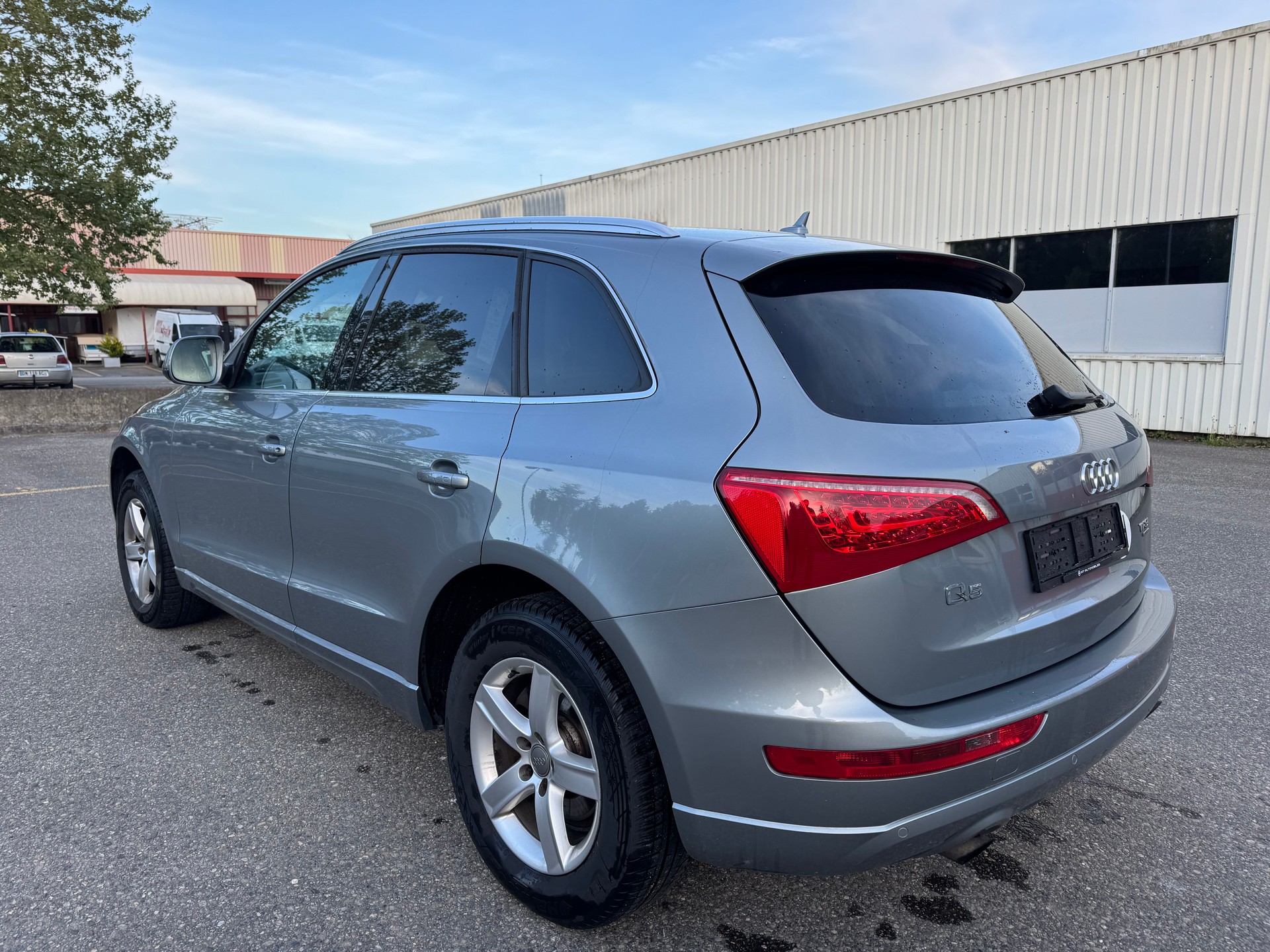 AUDI Q5 2.0 TFSI quattro S-tronic-image-4