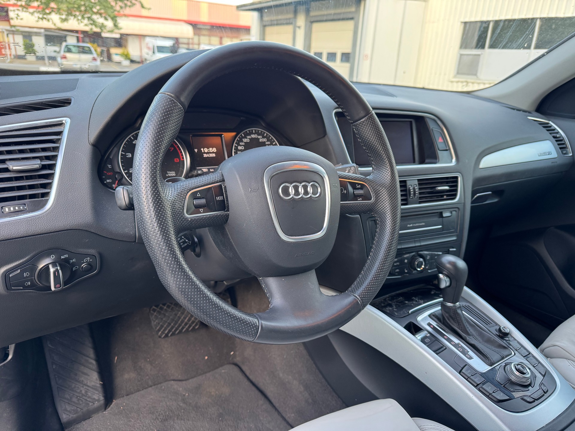 AUDI Q5 2.0 TFSI quattro S-tronic-image-7