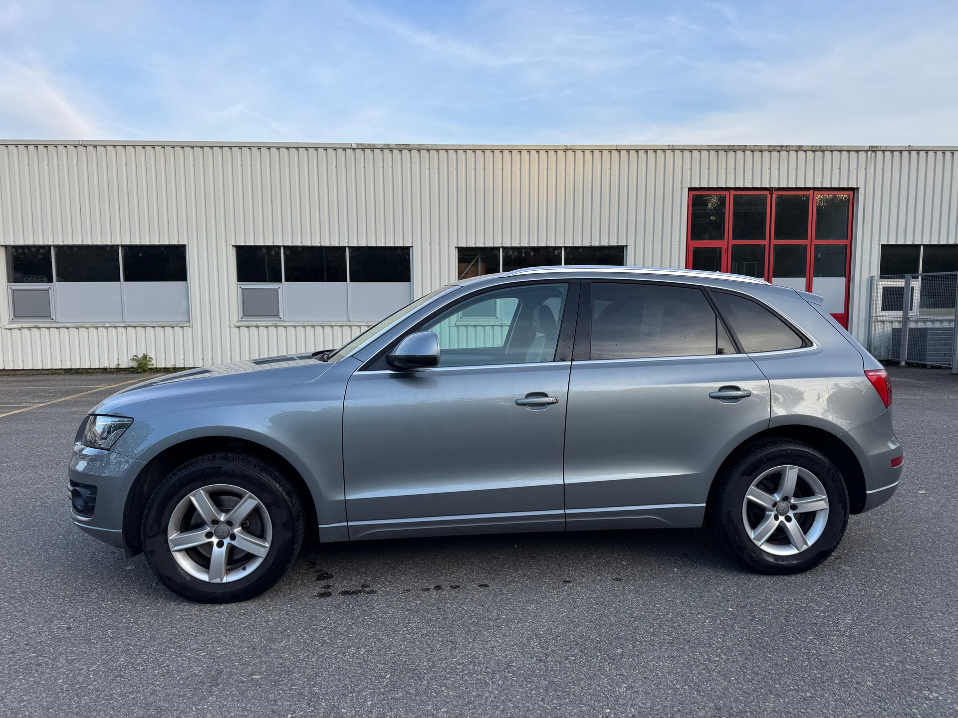AUDI Q5 2.0 TFSI quattro S-tronic-image-2