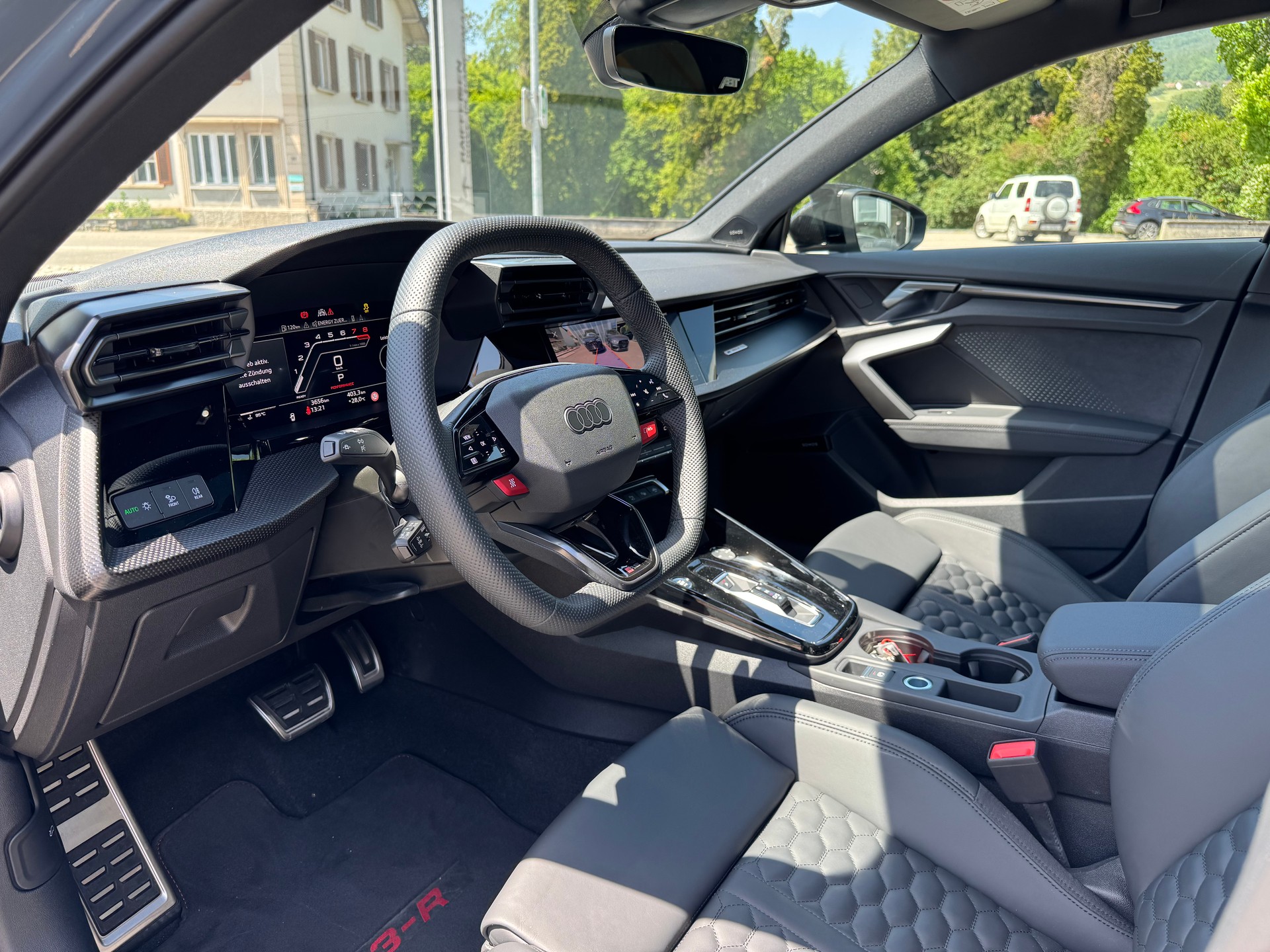 AUDI RS3-R ABT Limousine 2.5 TSI quattro Limited Edition 1 of 125 / 510PS / ABT Schmiedefelgen / ABT Abgasanlage / ABT Aerodynamik-image-9