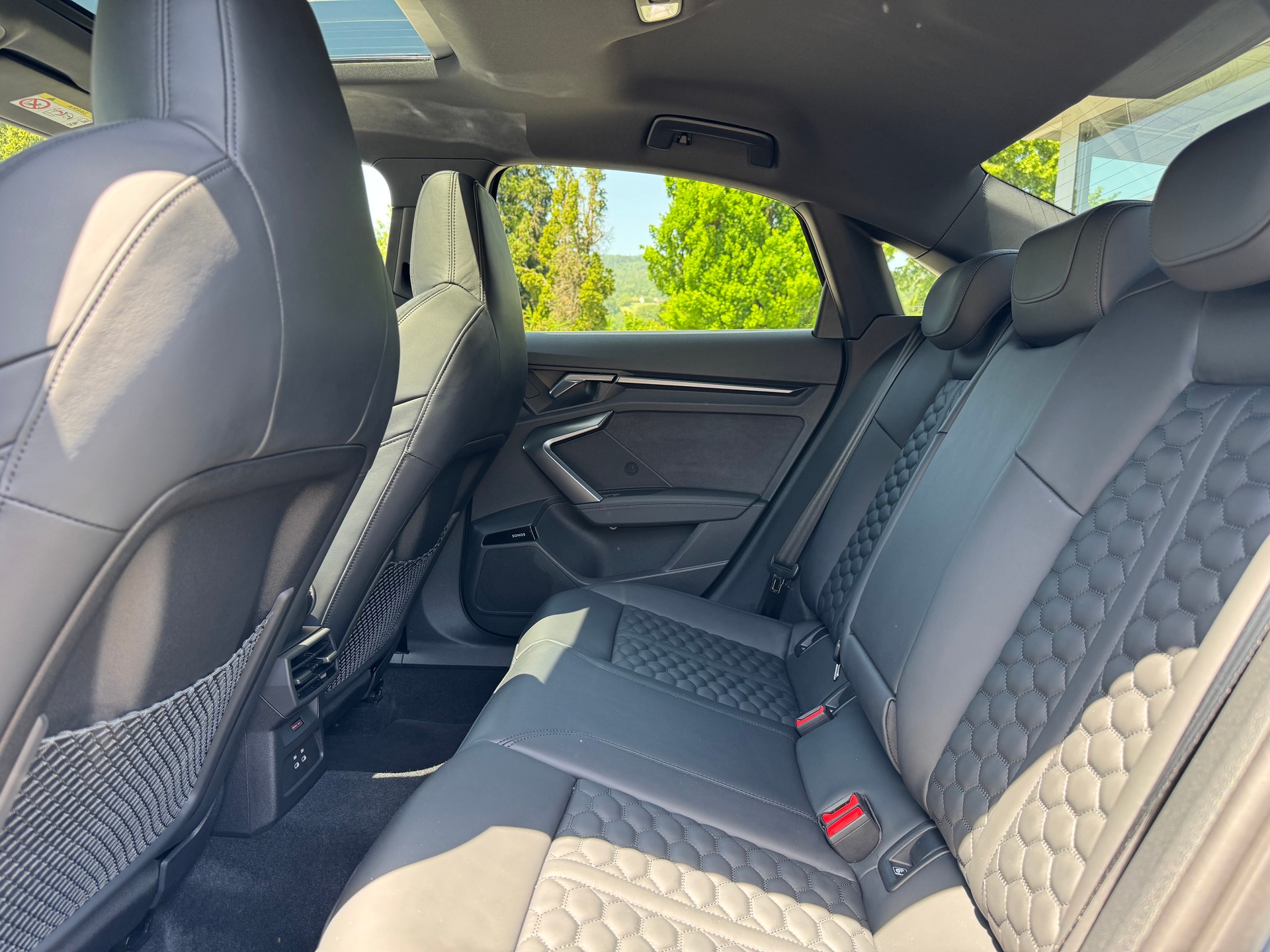 AUDI RS3-R ABT Limousine 2.5 TSI quattro Limited Edition 1 of 125 / 510PS / ABT Schmiedefelgen / ABT Abgasanlage / ABT Aerodynamik-image-12