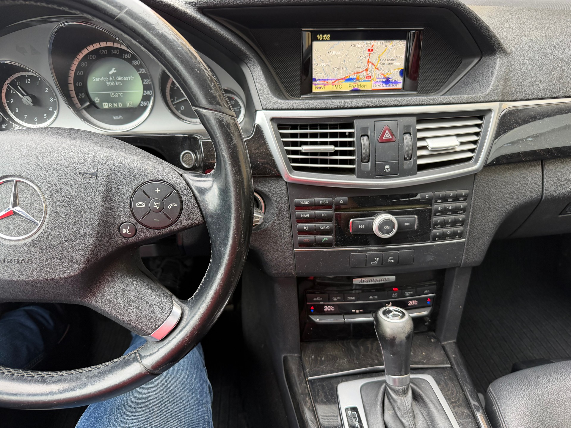 MERCEDES-BENZ E 200 CGI BlueEfficiency My Star Automatic-image-6