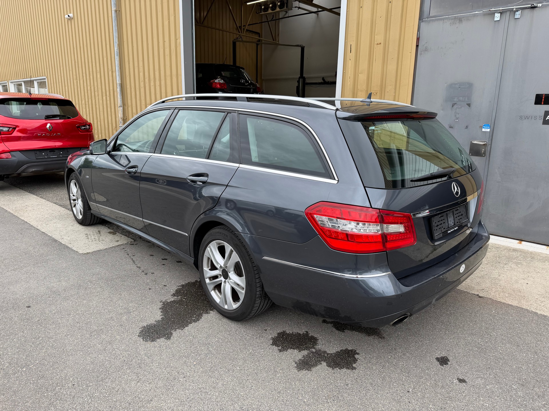 MERCEDES-BENZ E 200 CGI BlueEfficiency My Star Automatic-image-7