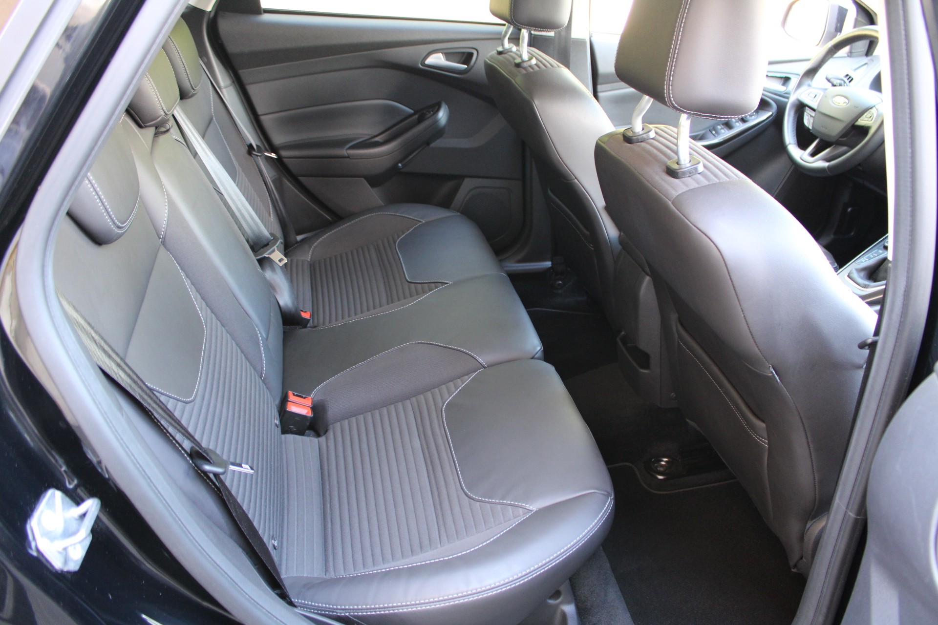 FORD Focus 1.5 SCTi Titanium X-image-6