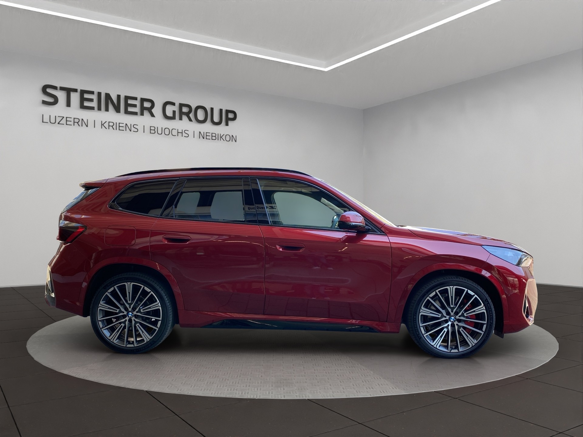 BMW iX1 xDrive 30 M Sport Pro-showroom-element-3
