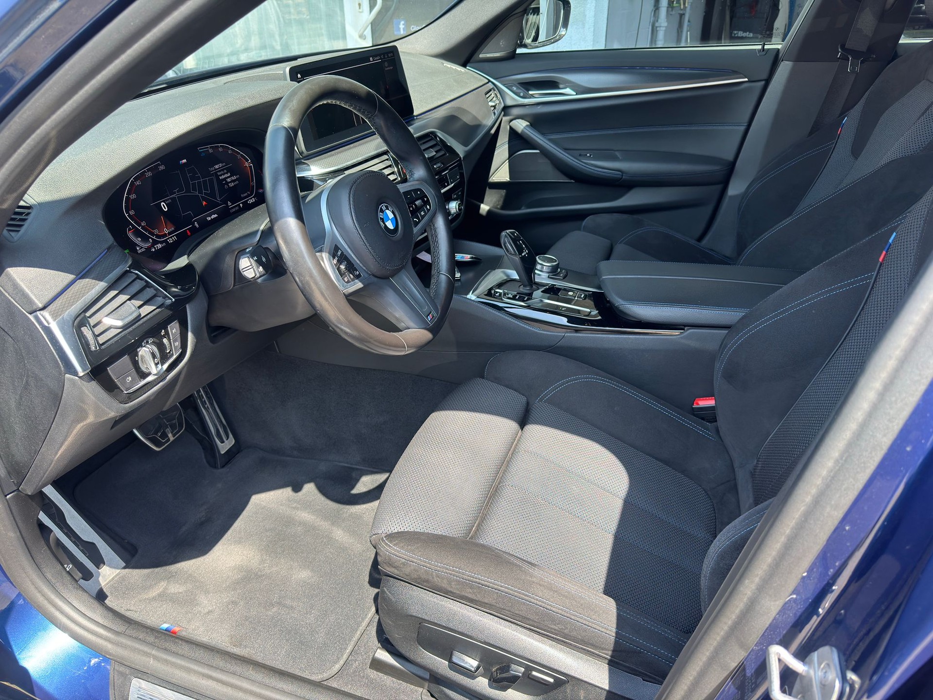 BMW 520d xDrive 48V Touring Steptronic-image-8