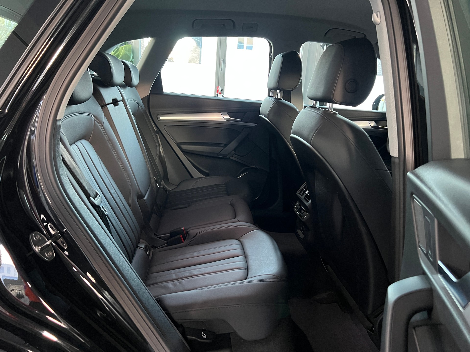 AUDI Q5 50 TFSI e PHEV quattro S-tronic-image-8
