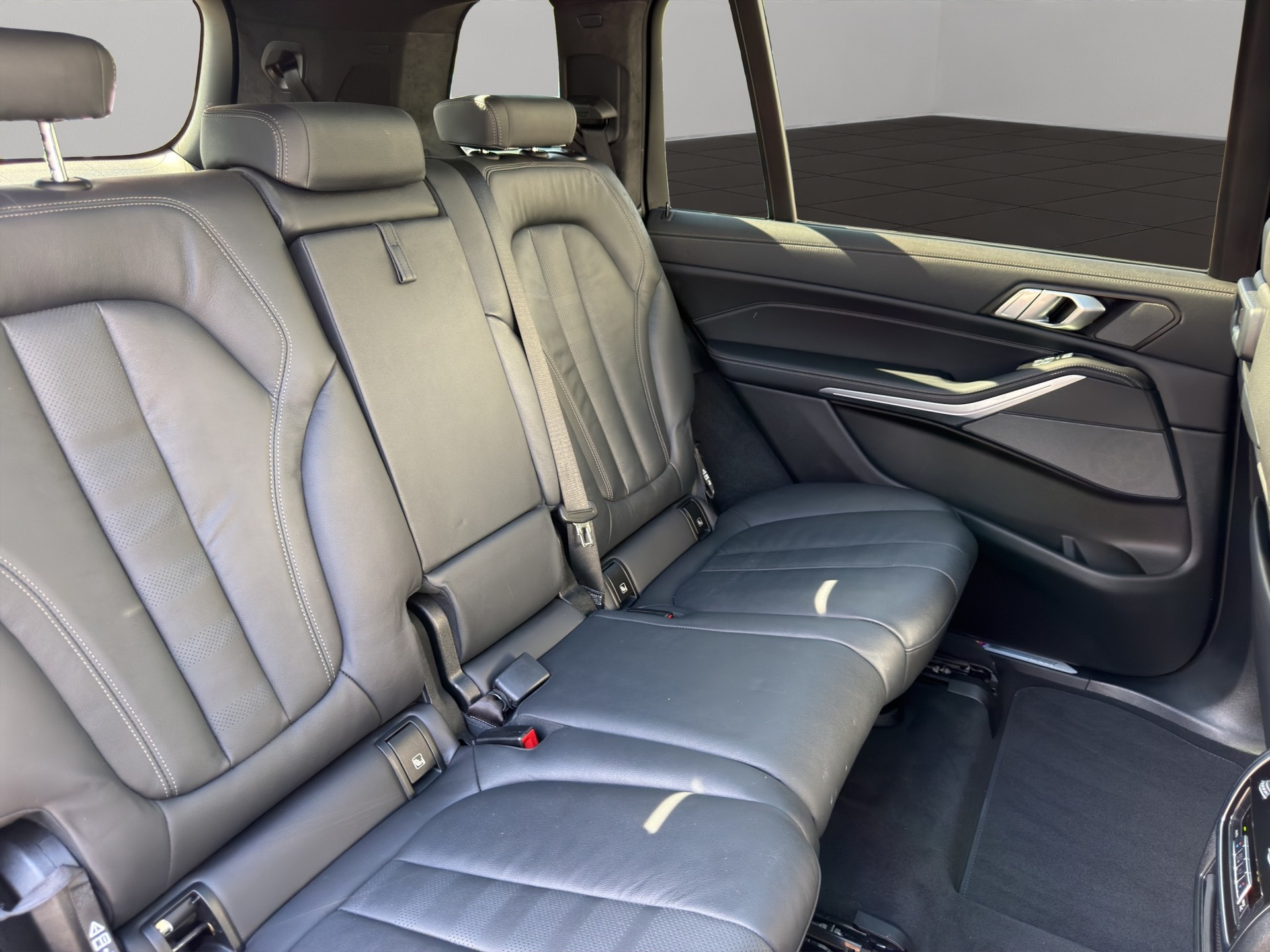 BMW X7 xDrive 48V 40d Steptronic-image-17