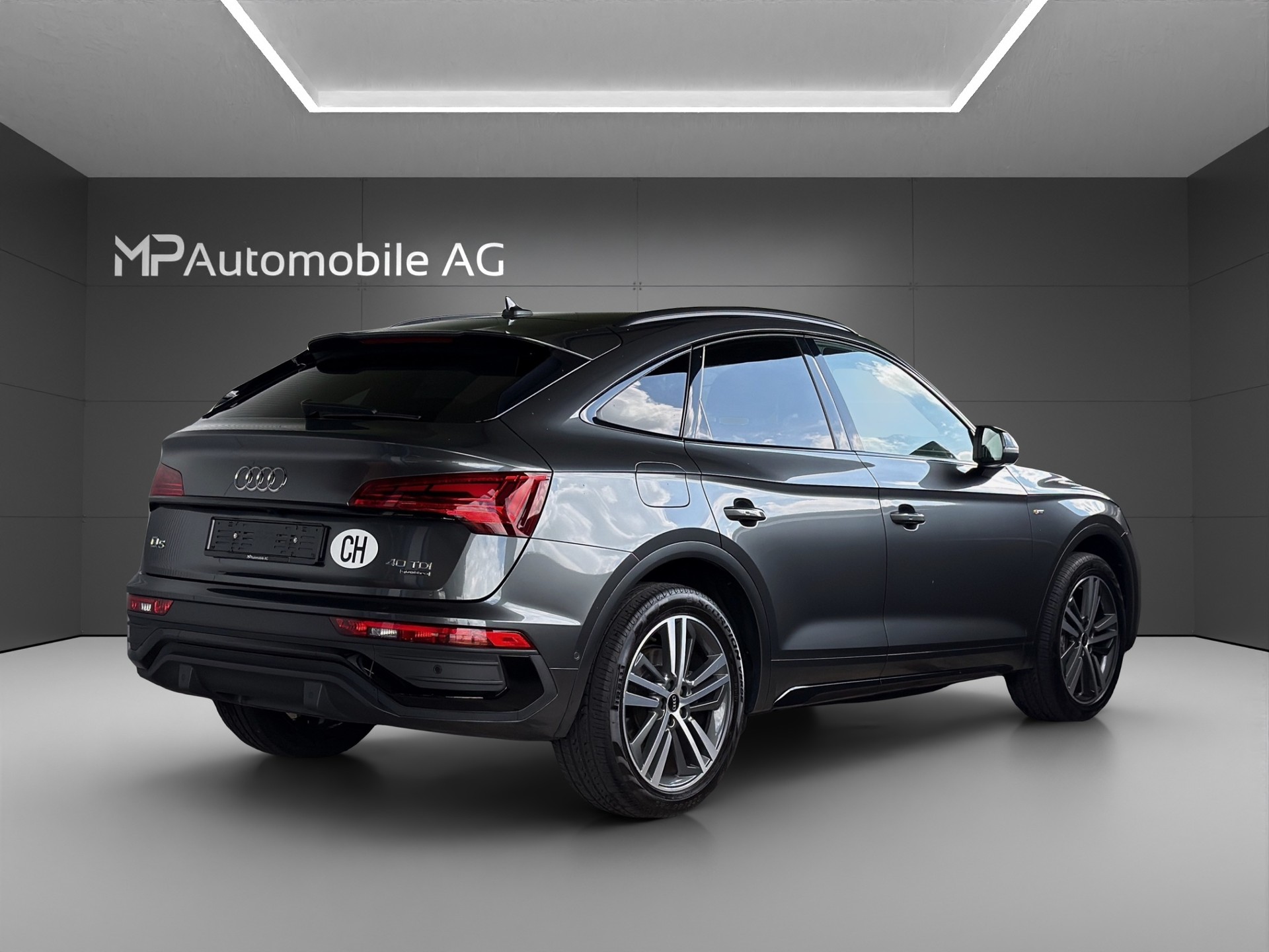 AUDI Q5 Sportback 40 TDI Blackedition quattro S-tronic-image-4