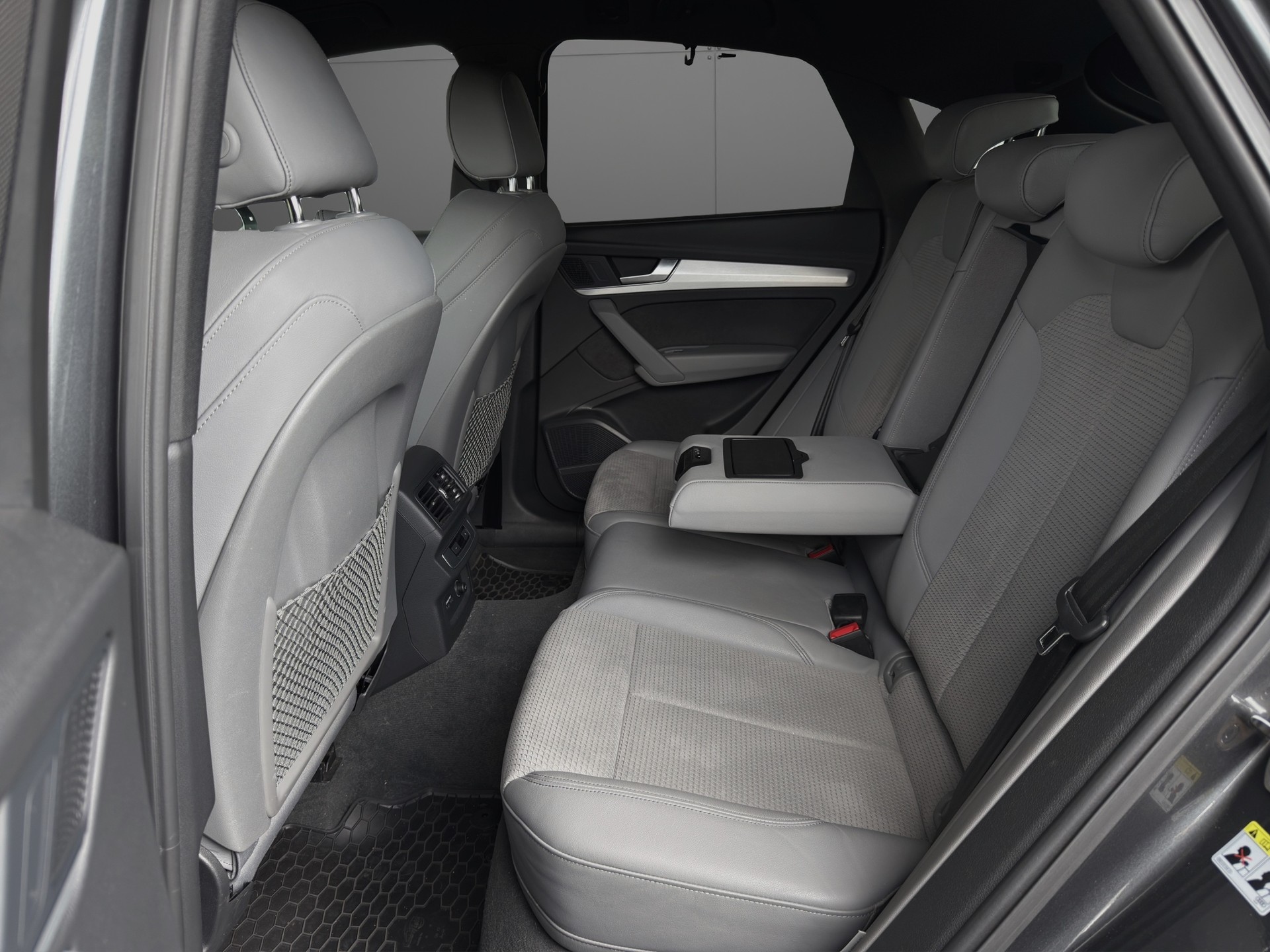 AUDI Q5 Sportback 40 TDI Blackedition quattro S-tronic-image-7