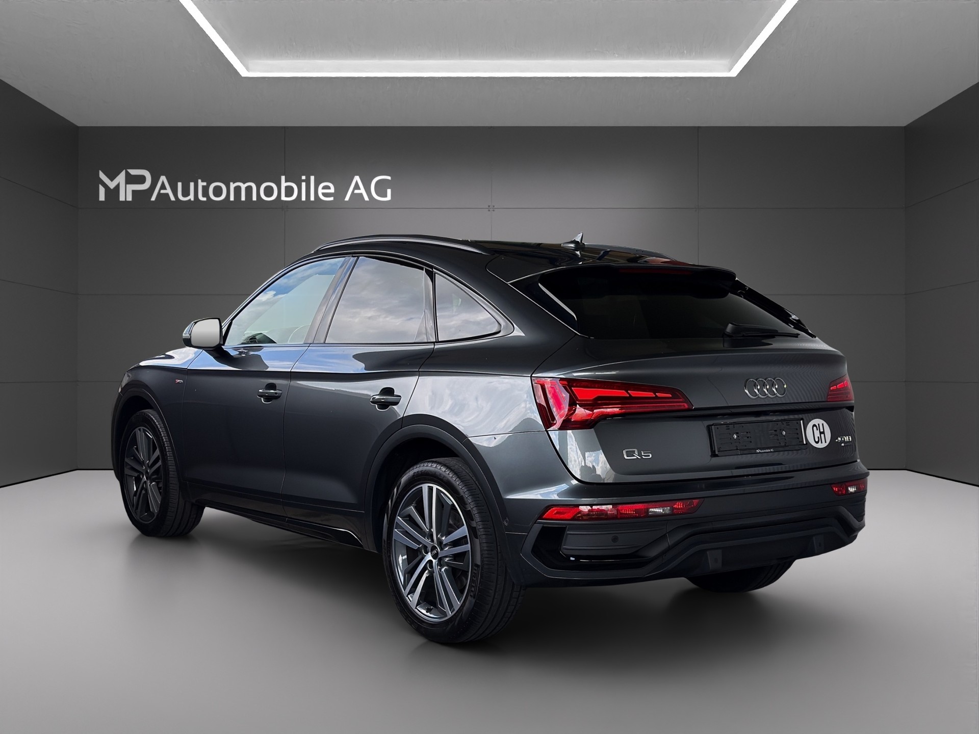 AUDI Q5 Sportback 40 TDI Blackedition quattro S-tronic-showroom-element-2