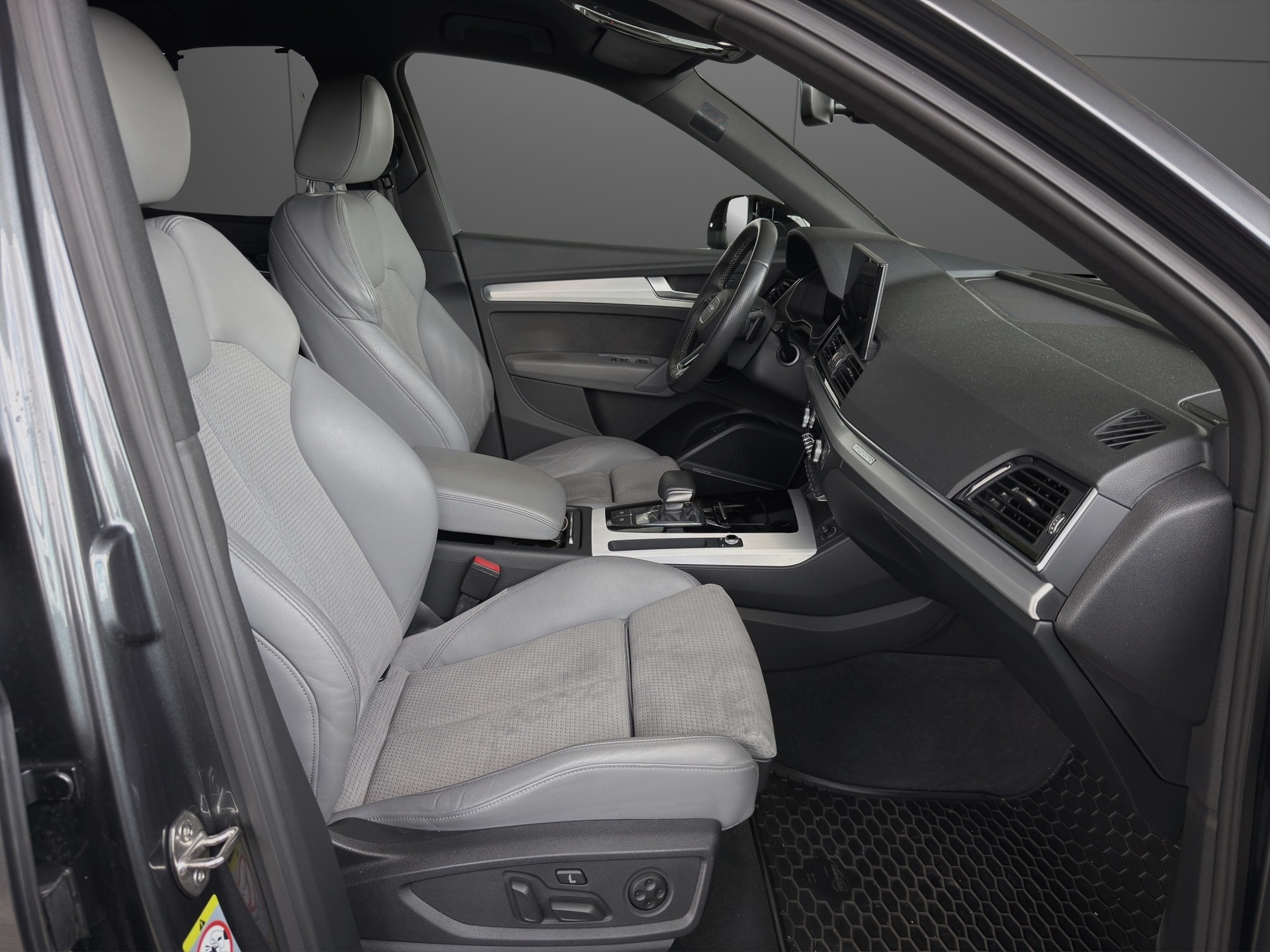 AUDI Q5 Sportback 40 TDI Blackedition quattro S-tronic-image-9