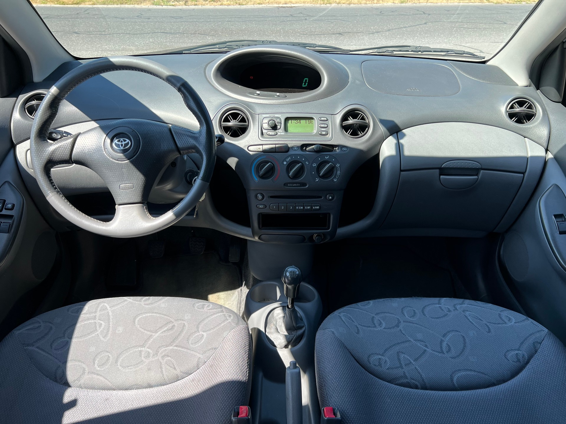 TOYOTA Yaris 1.3 Linea Sol-image-12