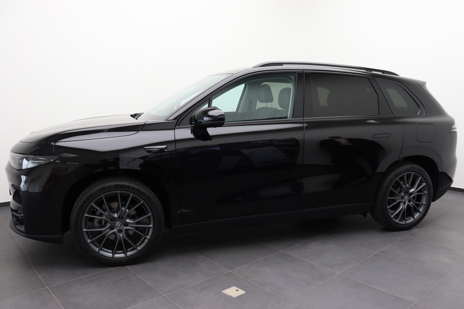 LEAPMOTOR C10 Design EV AWD inkl. Anhängerkupplung-showroom-element-1