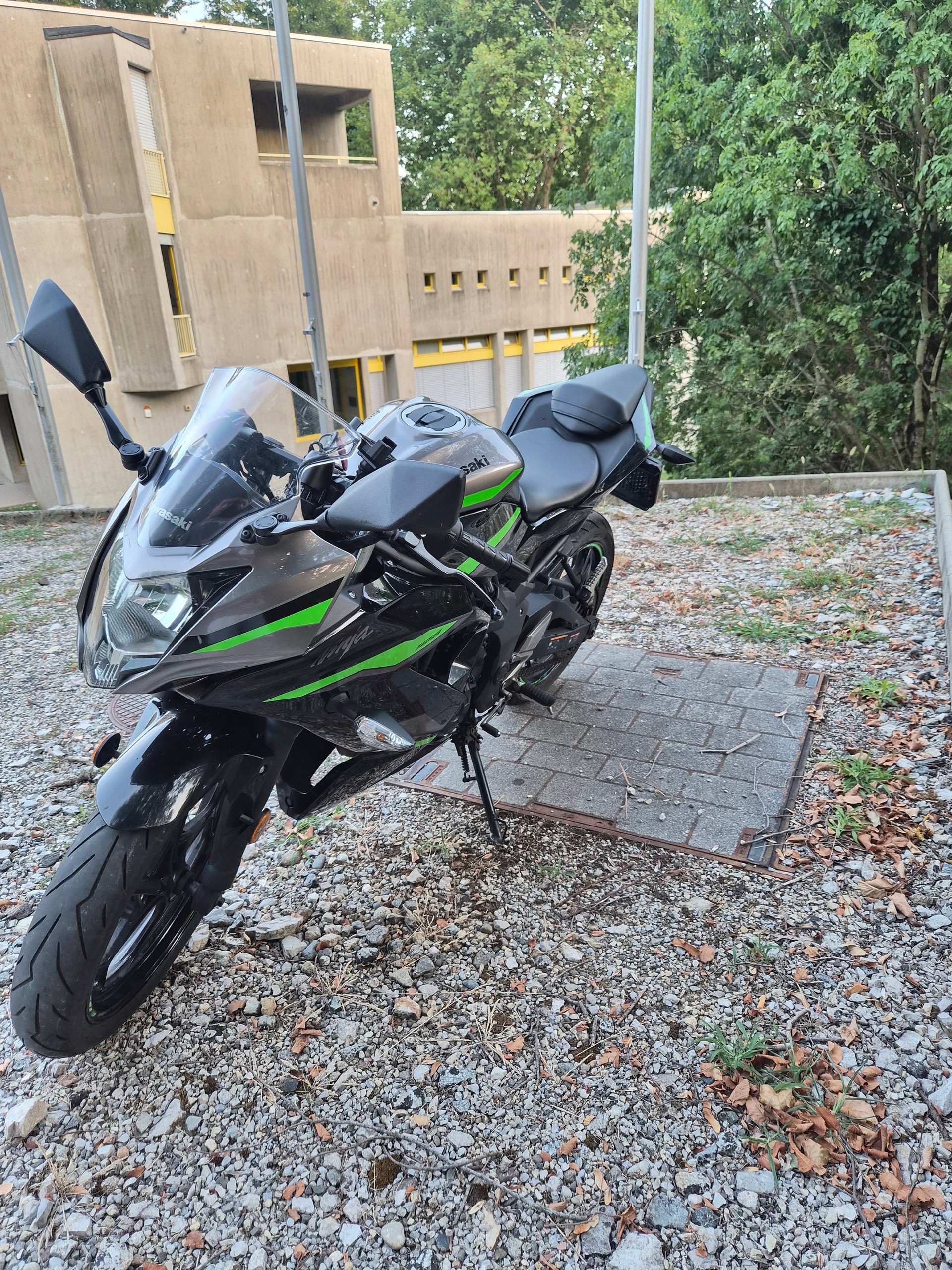 KAWASAKI Ninja 125-image-4