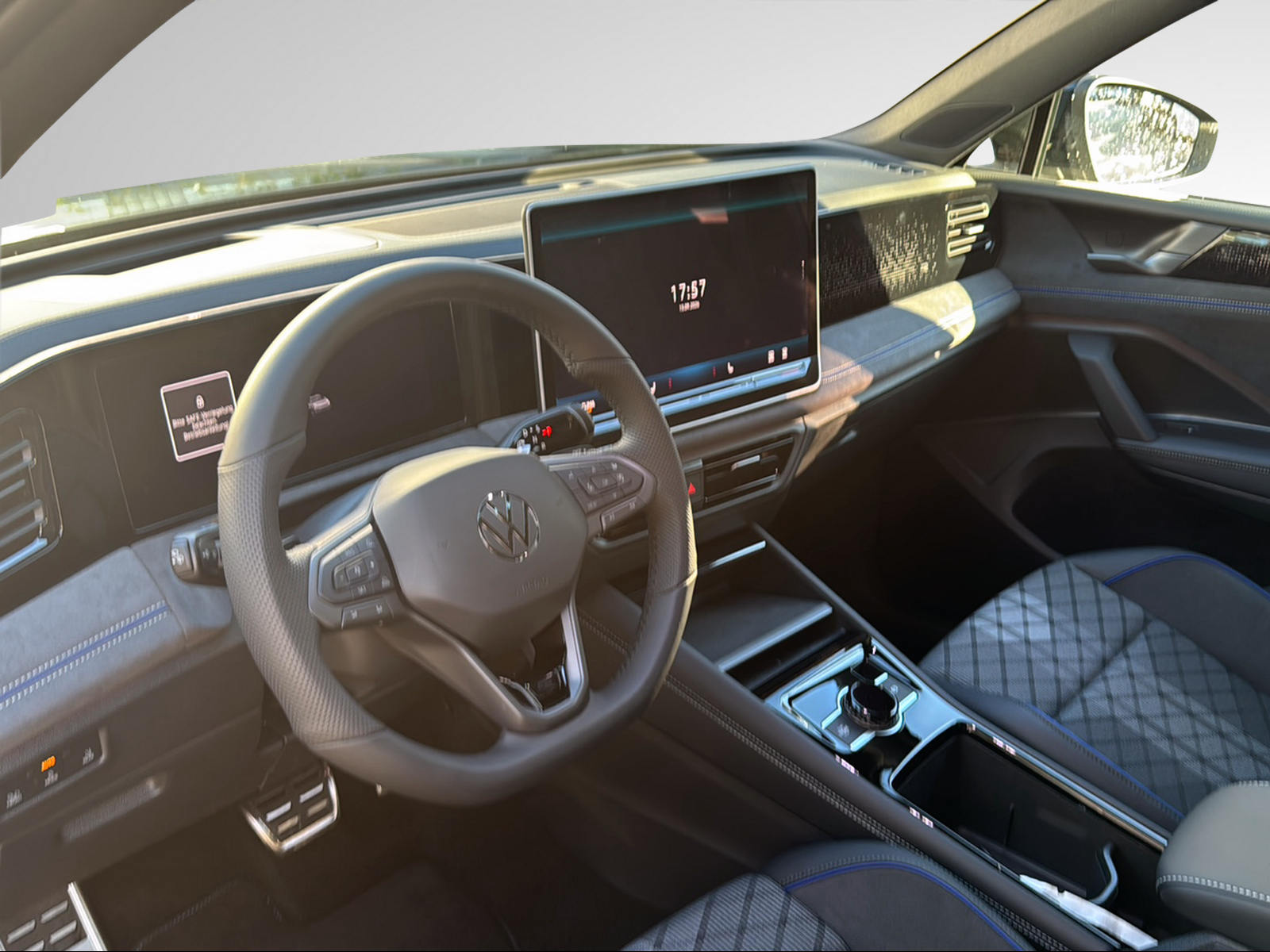 VW Tiguan 2.0 TDI SCR R-Line DSG-image-14
