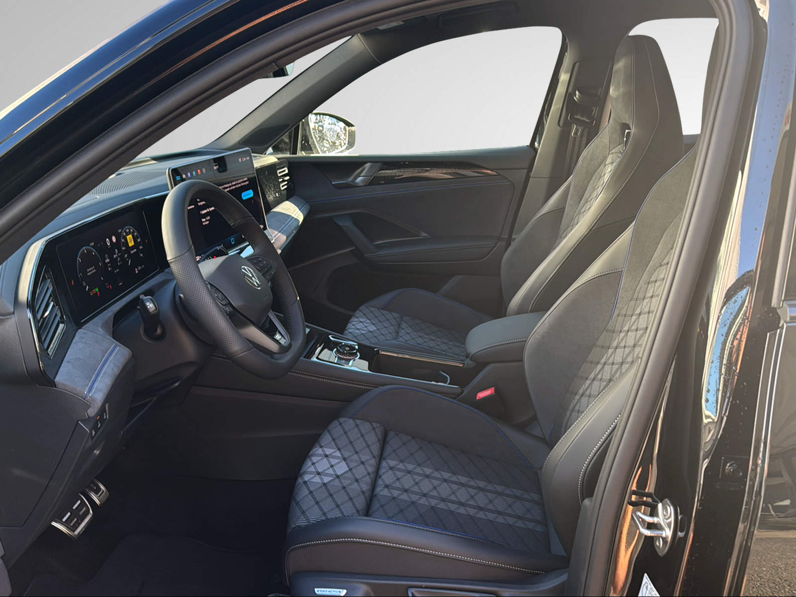 VW Tiguan 2.0 TDI SCR R-Line DSG-image-12
