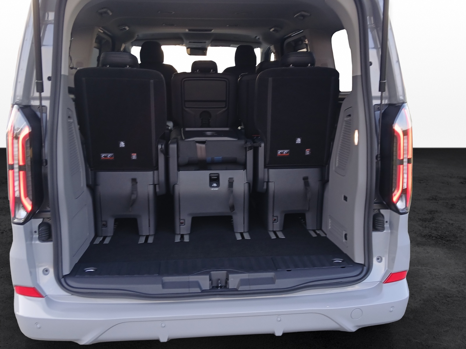 FORD Tourneo Custom Bus 340 L1 2.5 Duratec 233 Sport PHEV-image-14
