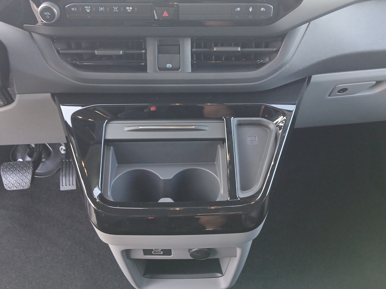 FORD Tourneo Custom Bus 340 L1 2.5 Duratec 233 Sport PHEV-image-11