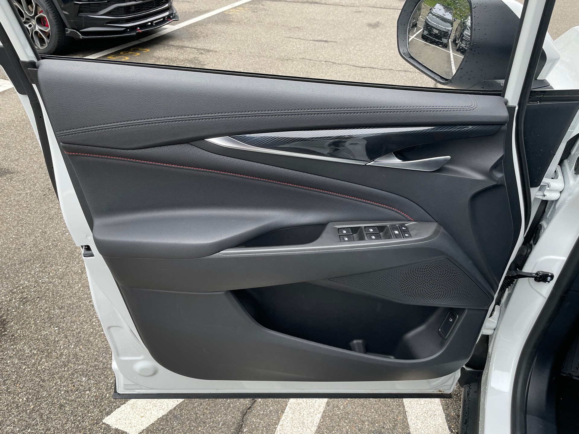 MAXUS eUniq 5 Grand Wagon 6-Sitzer 70kWh-image-9