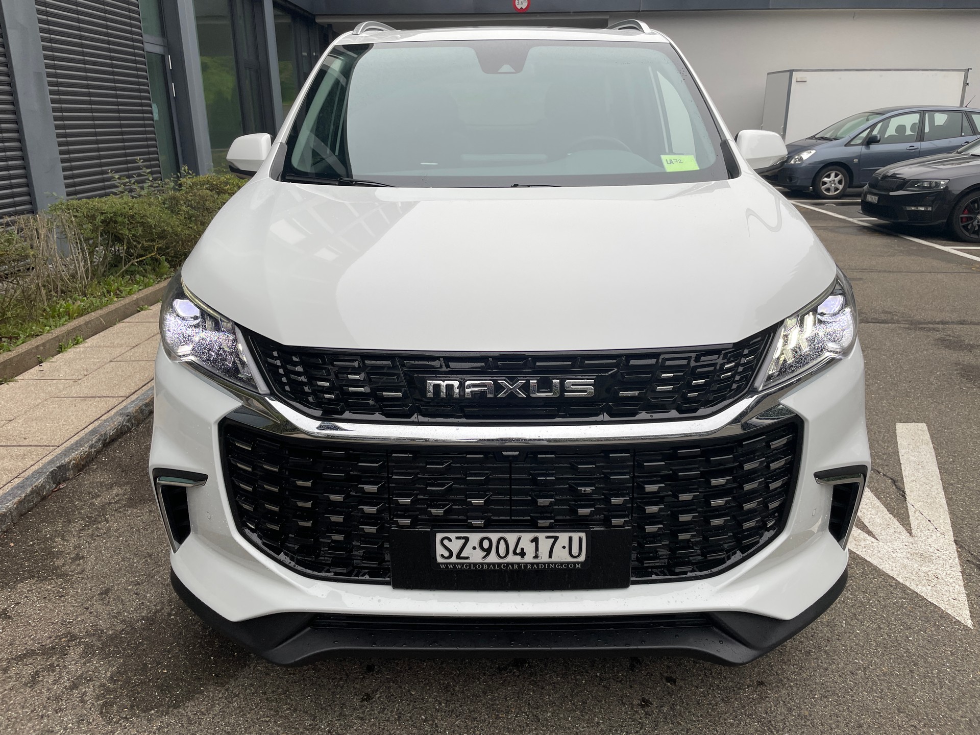 MAXUS eUniq 5 Grand Wagon 6-Sitzer 70kWh-showroom-element-1