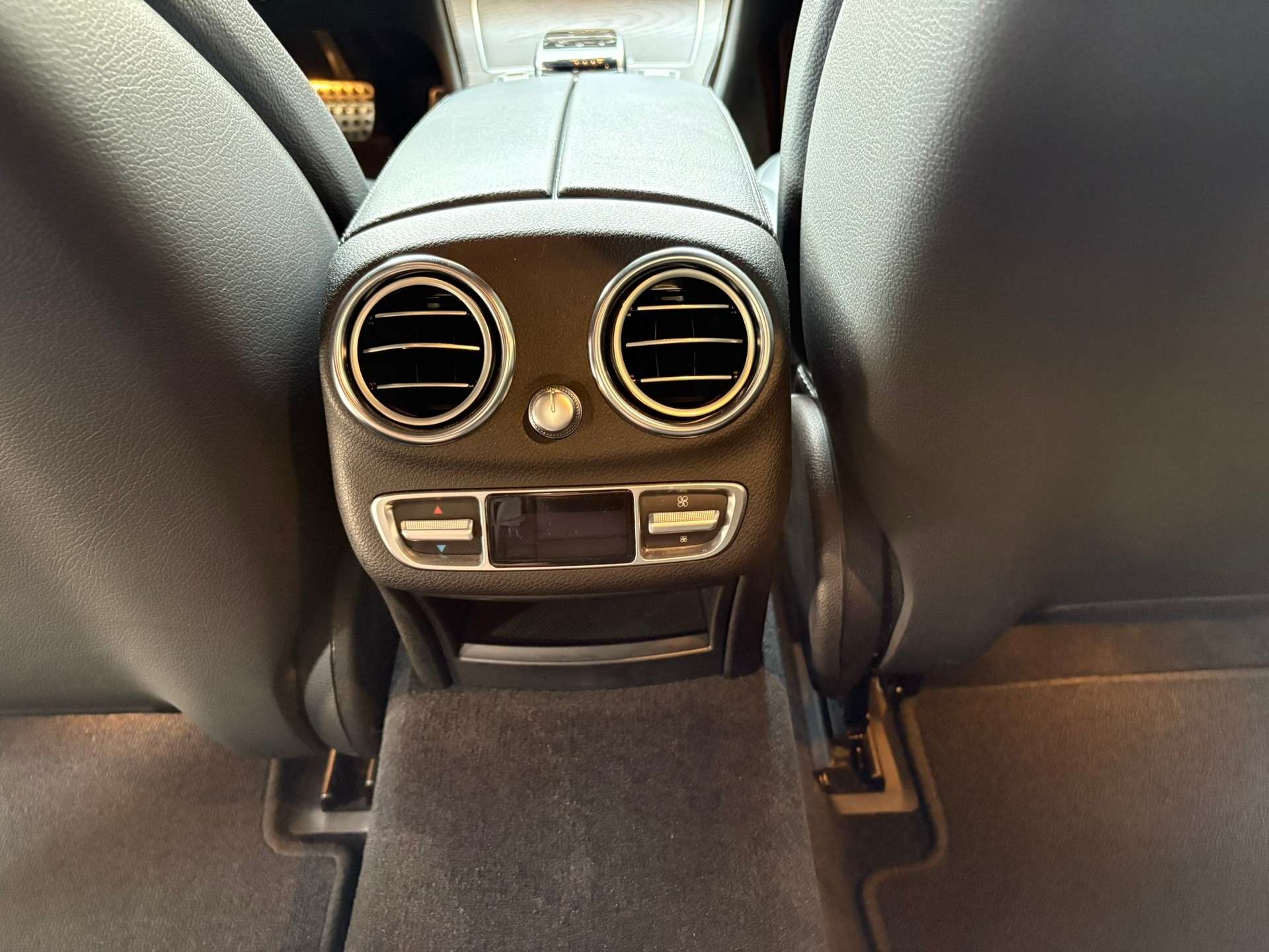 MERCEDES-BENZ C 400 AMG Line 4Matic-image-15