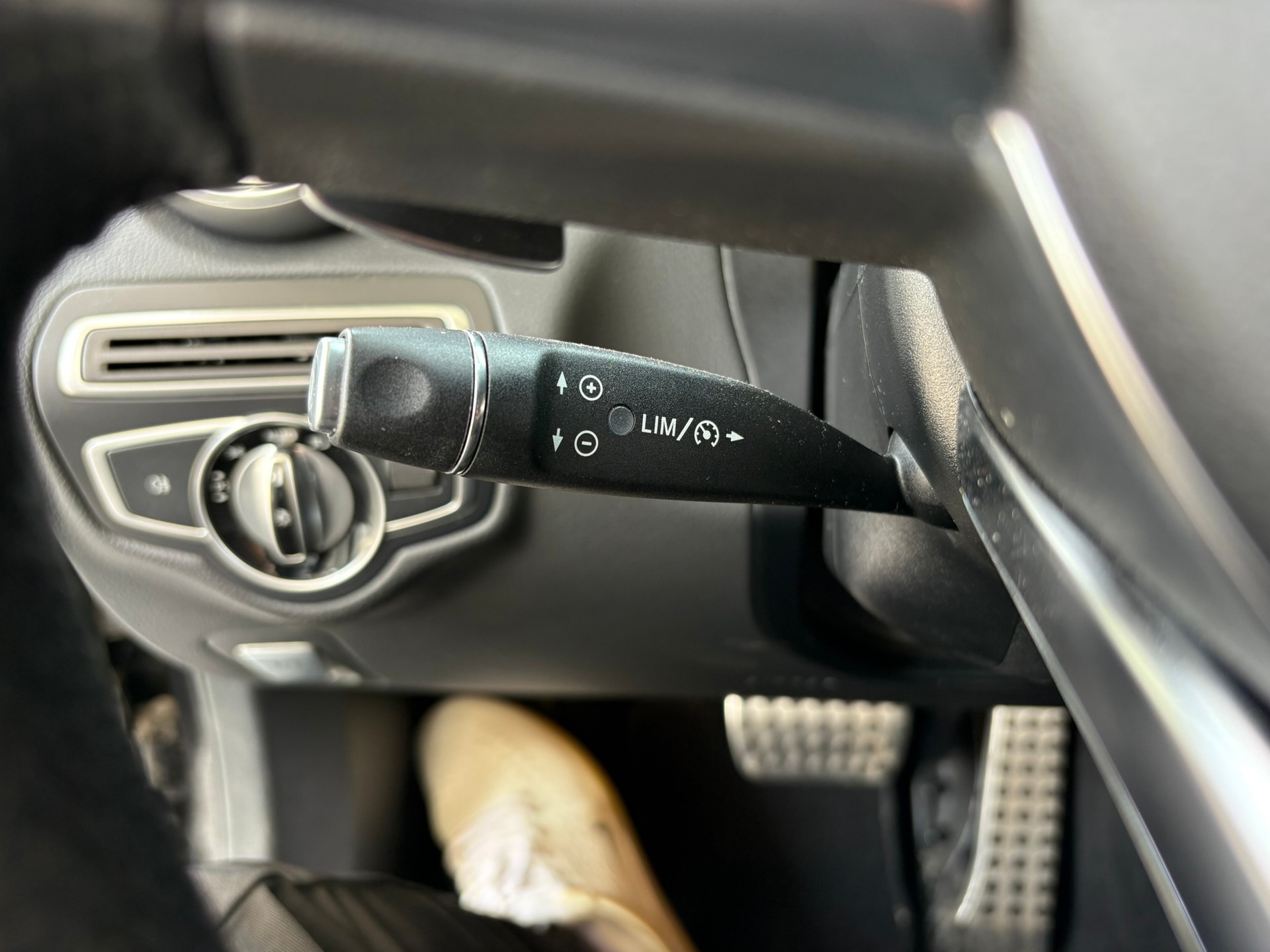MERCEDES-BENZ C 400 AMG Line 4Matic-image-9