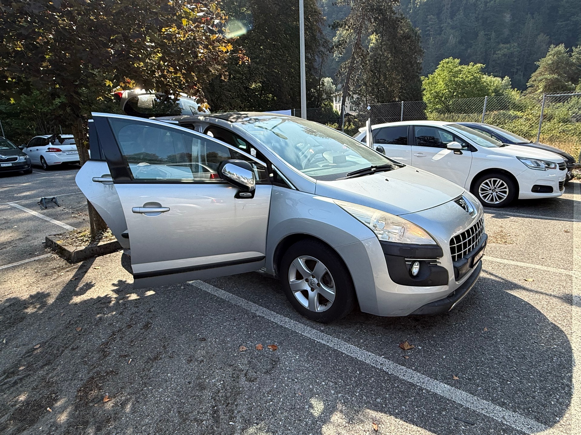 PEUGEOT 3008 1.6 16V T Sport Pack-image-12
