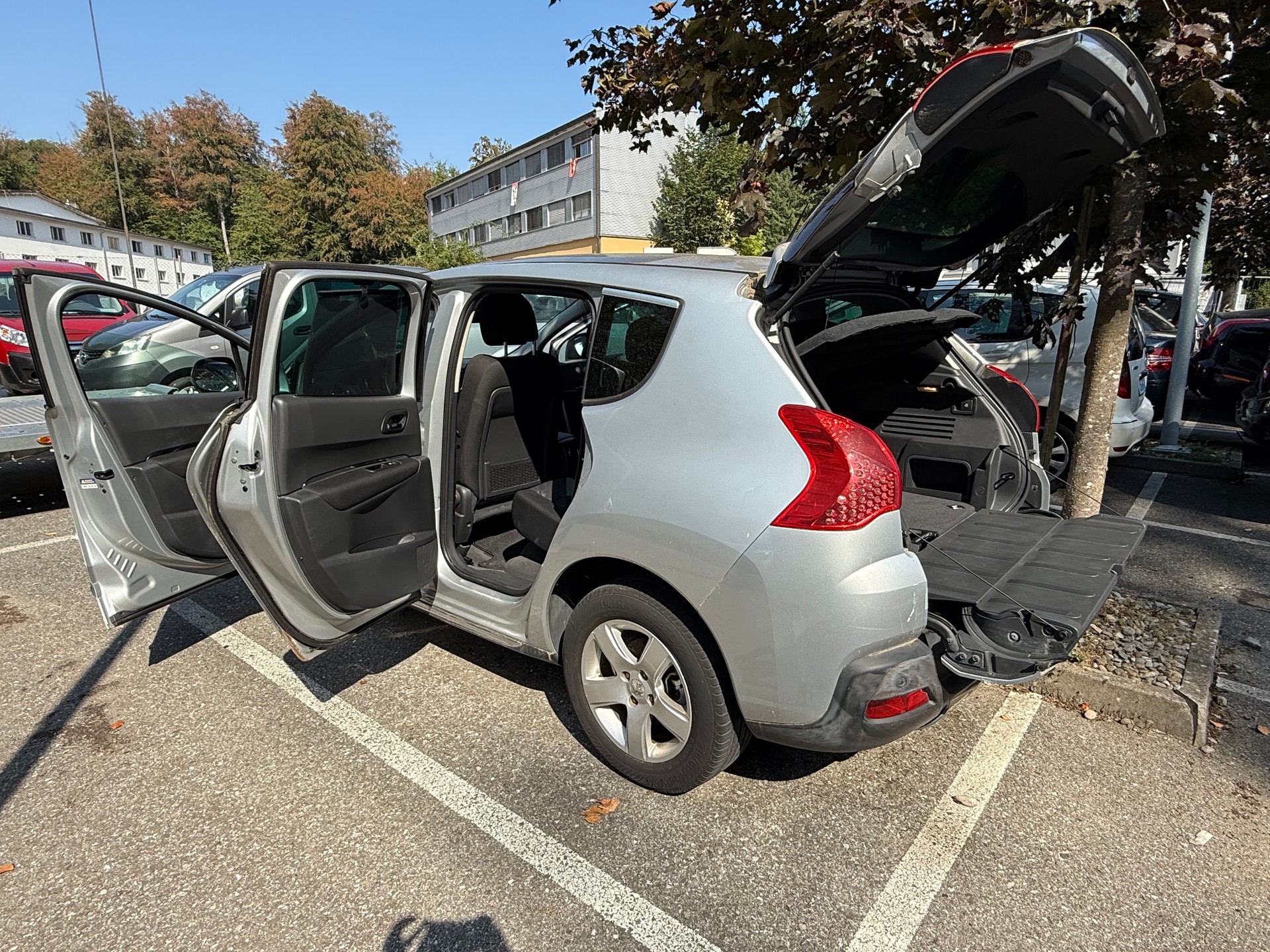 PEUGEOT 3008 1.6 16V T Sport Pack-showroom-element-3
