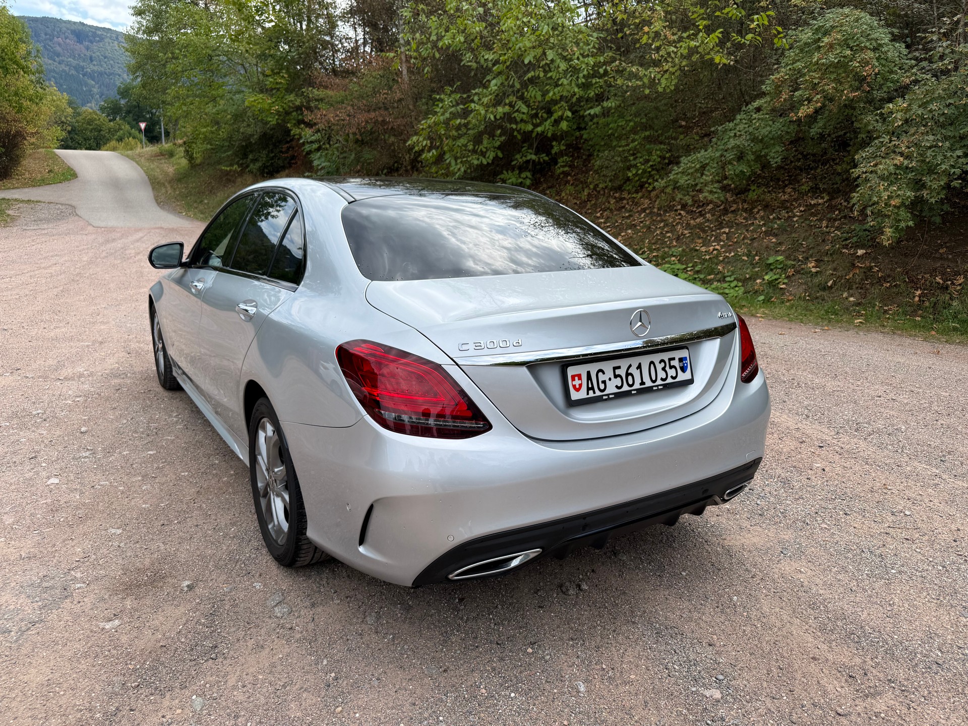 MERCEDES-BENZ C 300 d AMG Line 4matic-image-4