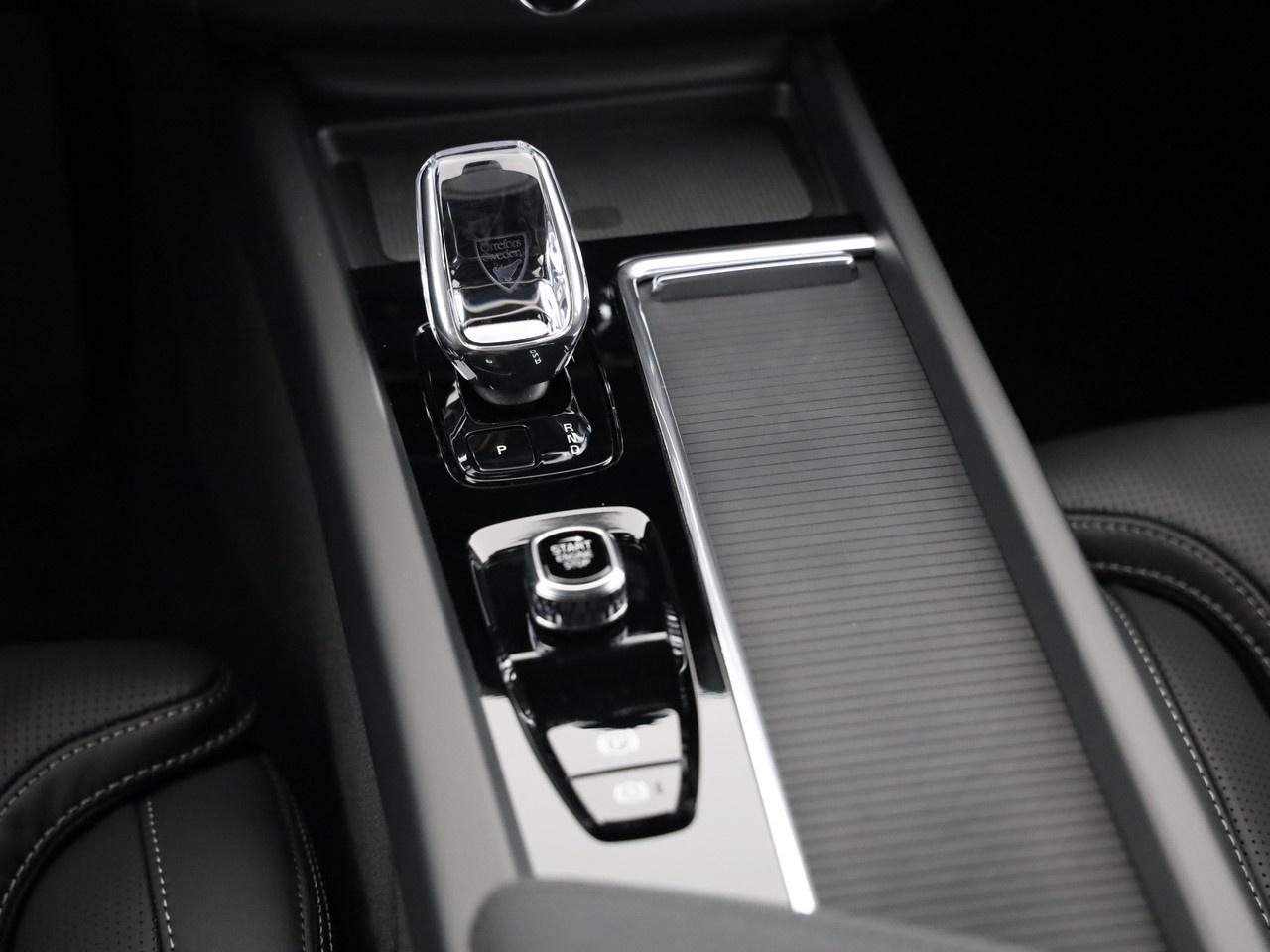 VOLVO XC60 2.0 T8 TE Black Edition eAWD-image-8