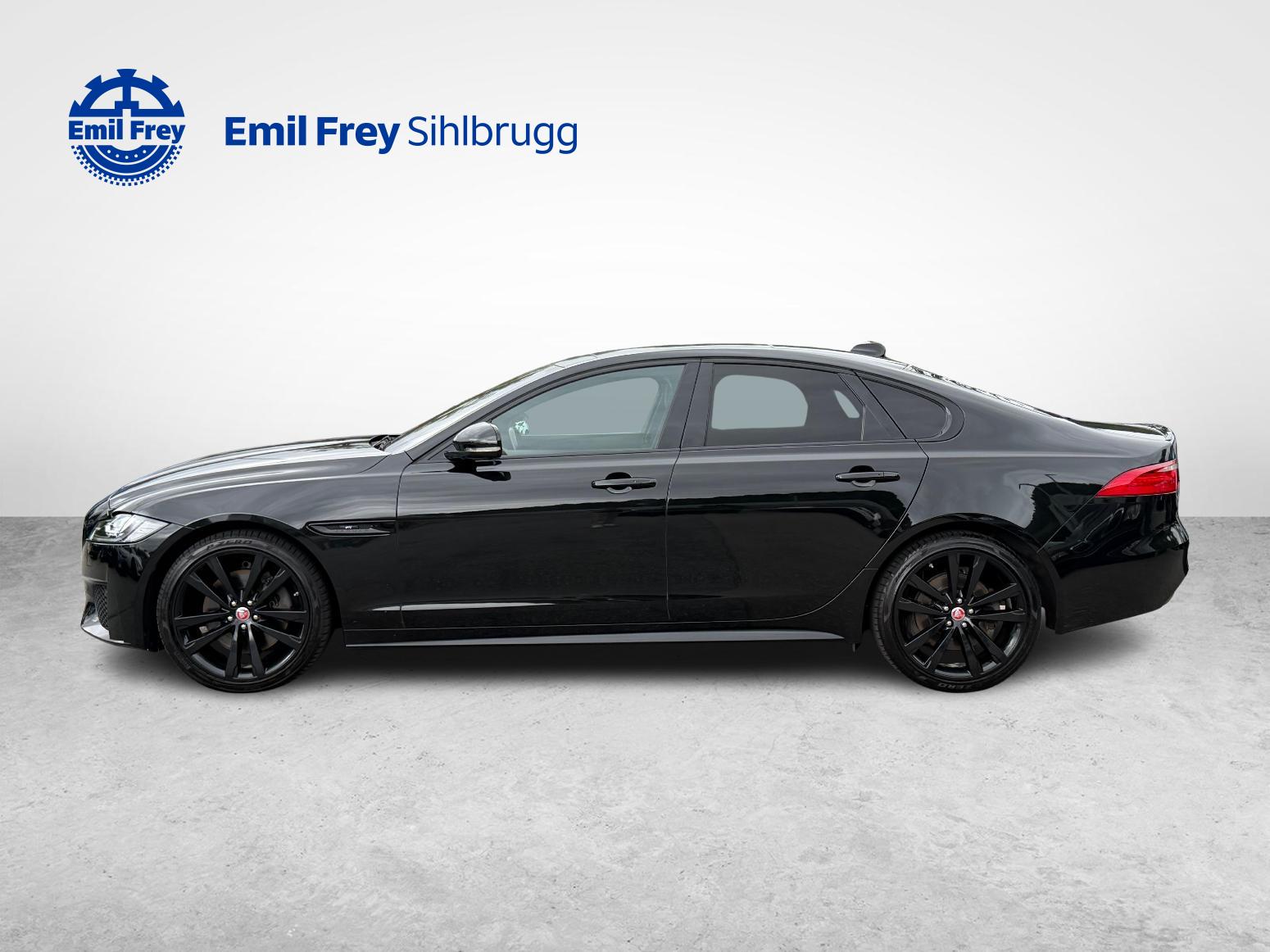 JAGUAR XF 2.0 T 300 Chequered Flag AWD-image-4