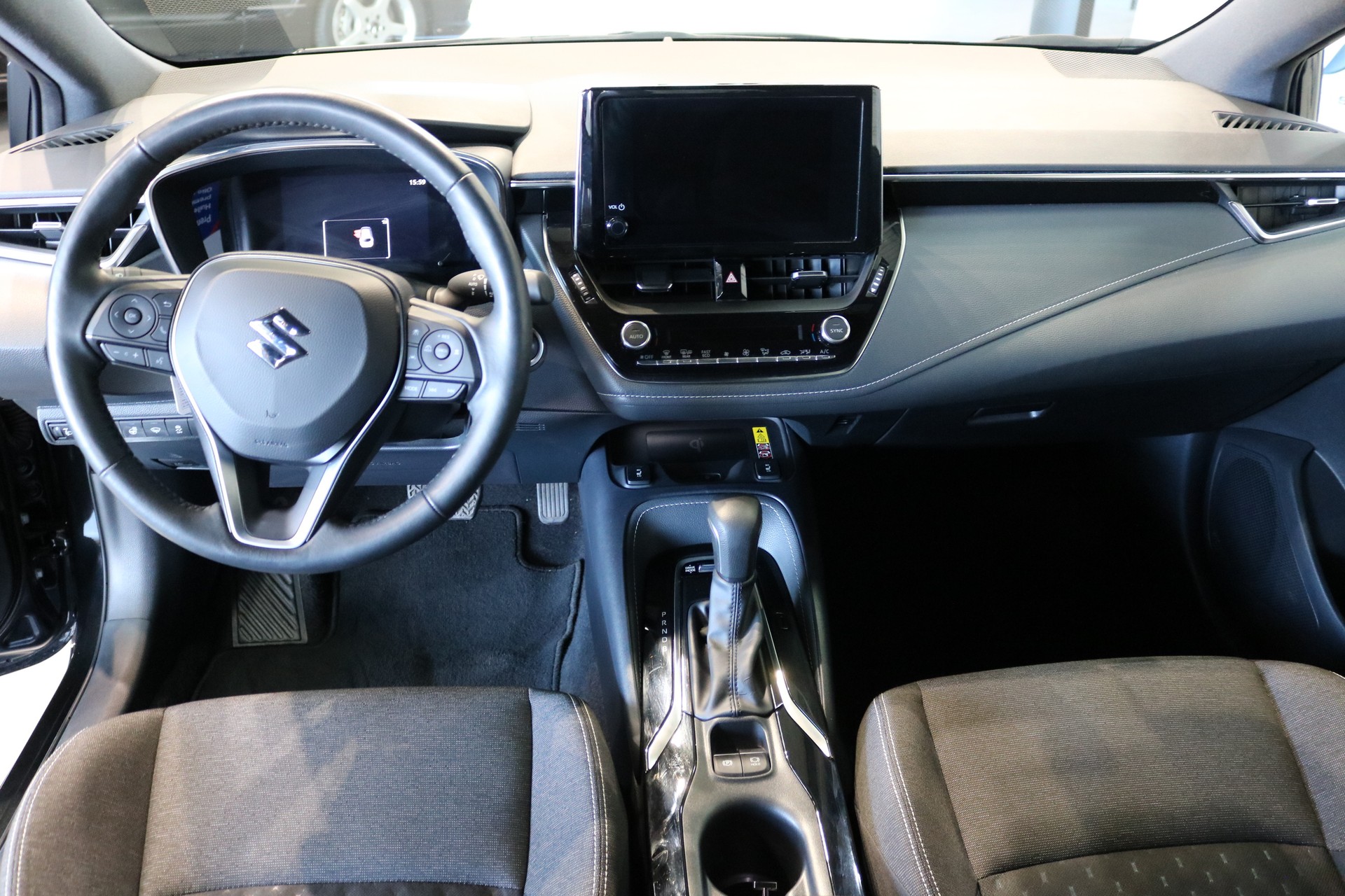 SUZUKI SWACE 1.8 Hybrid Compact Top Automatique-image-37