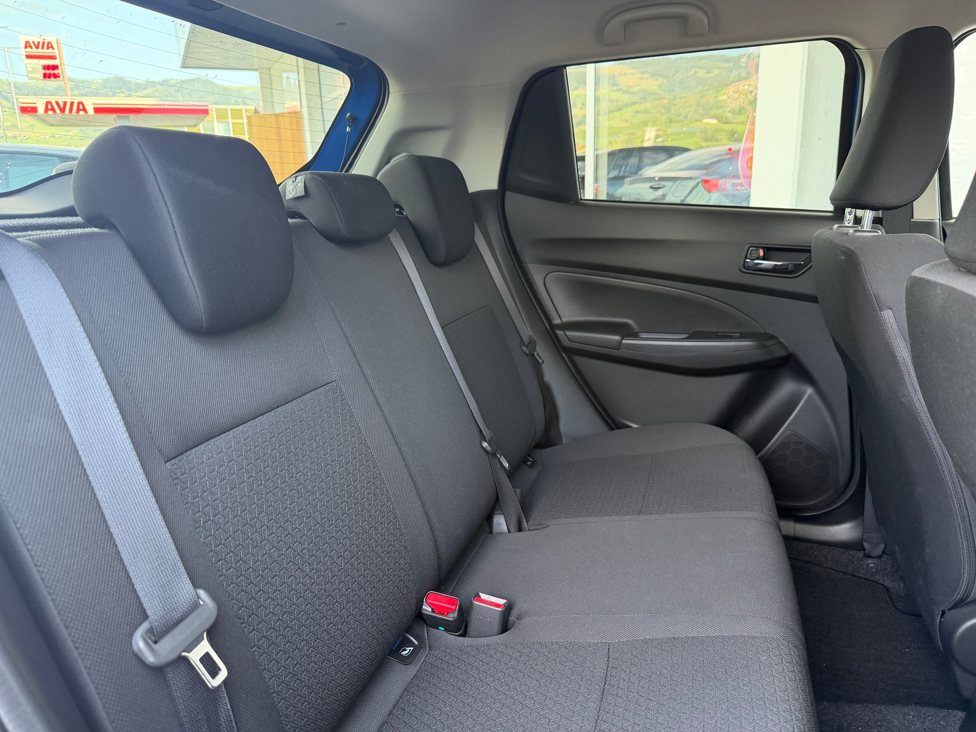 SUZUKI Swift 1.2 Compact Top Hybrid-image-4
