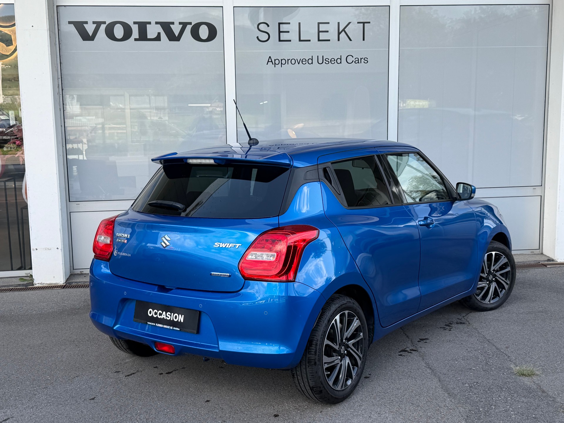SUZUKI Swift 1.2 Compact Top Hybrid-showroom-element-1