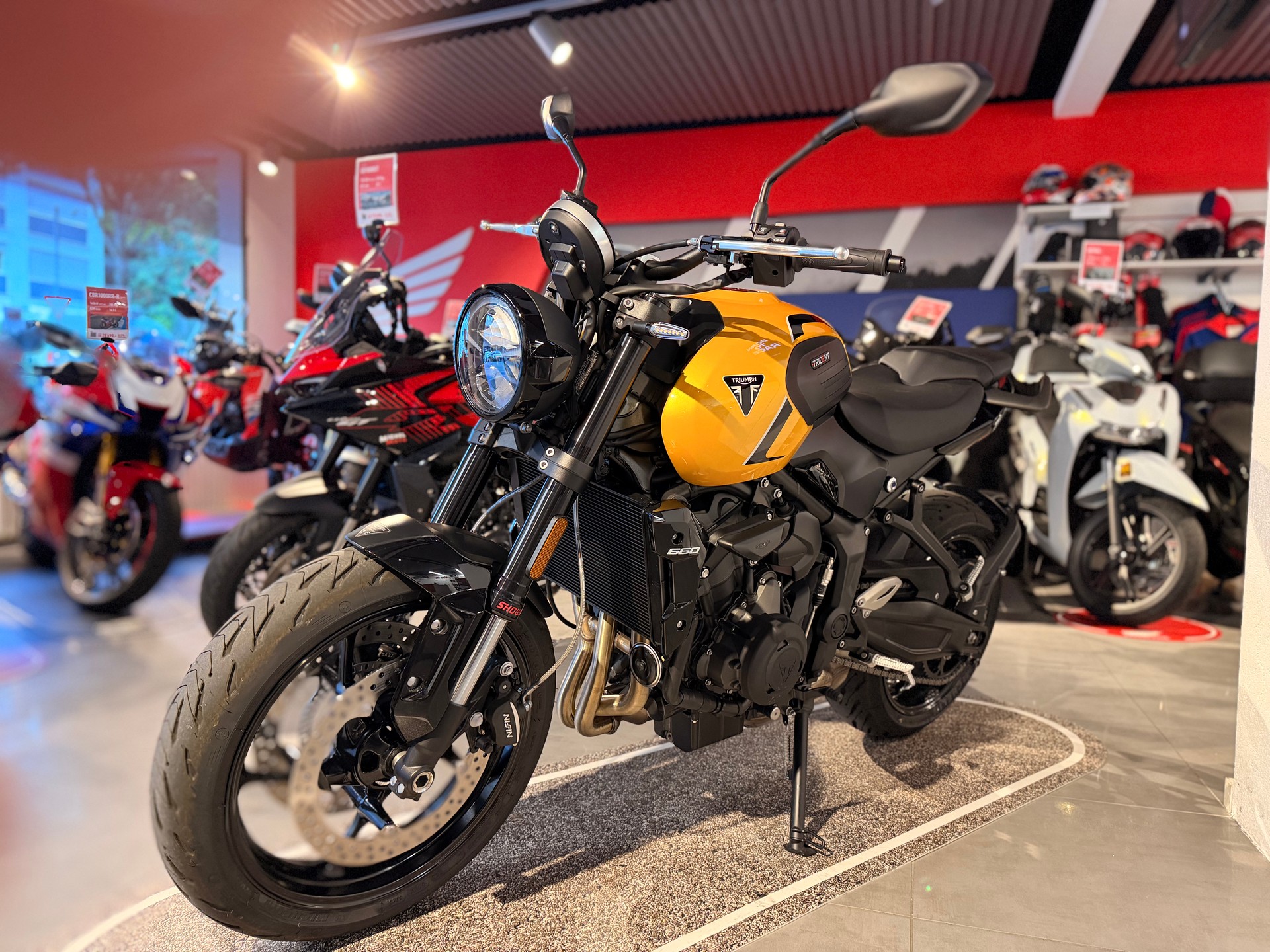 TRIUMPH Trident-image-0