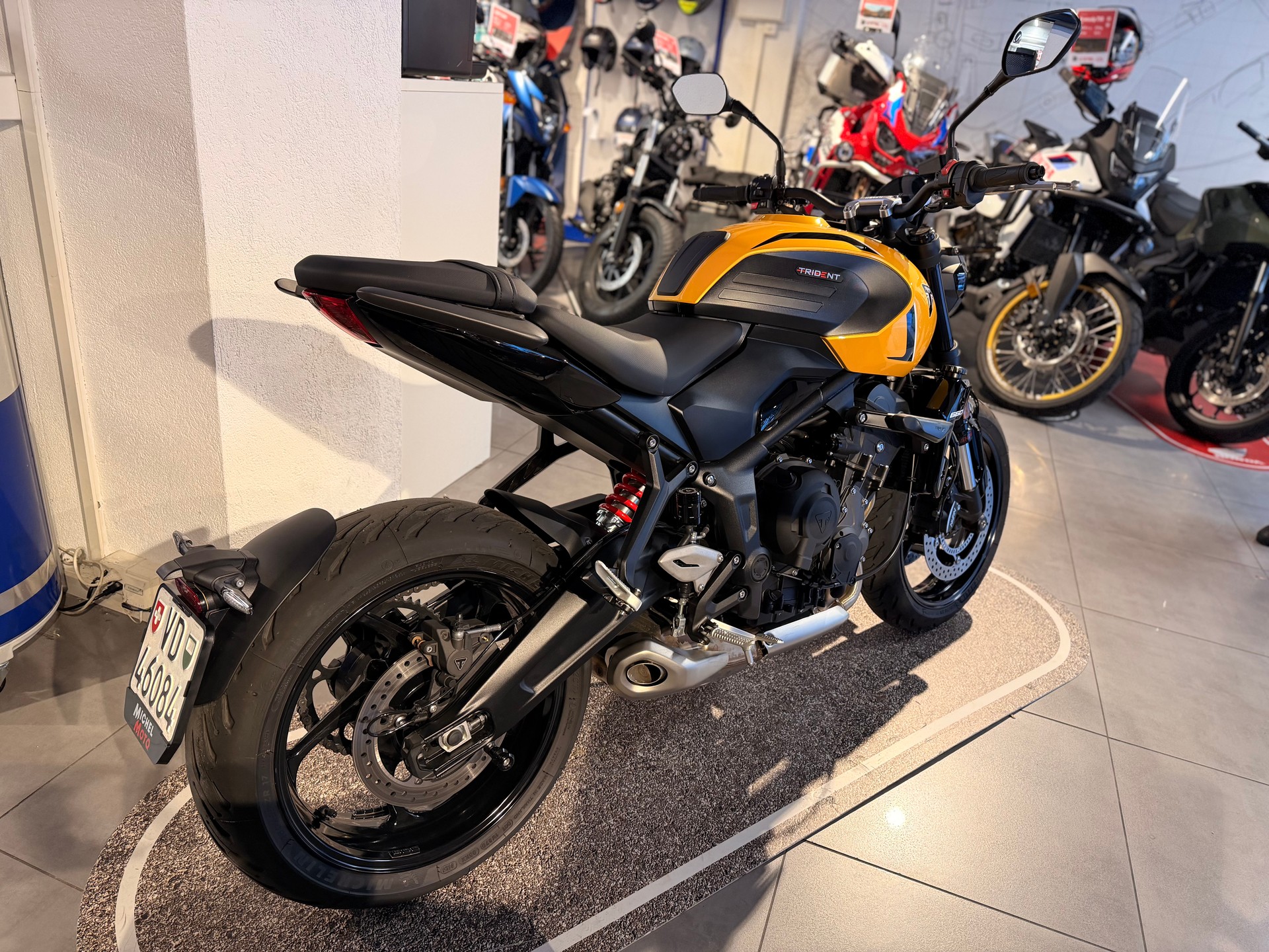 TRIUMPH Trident-image-2