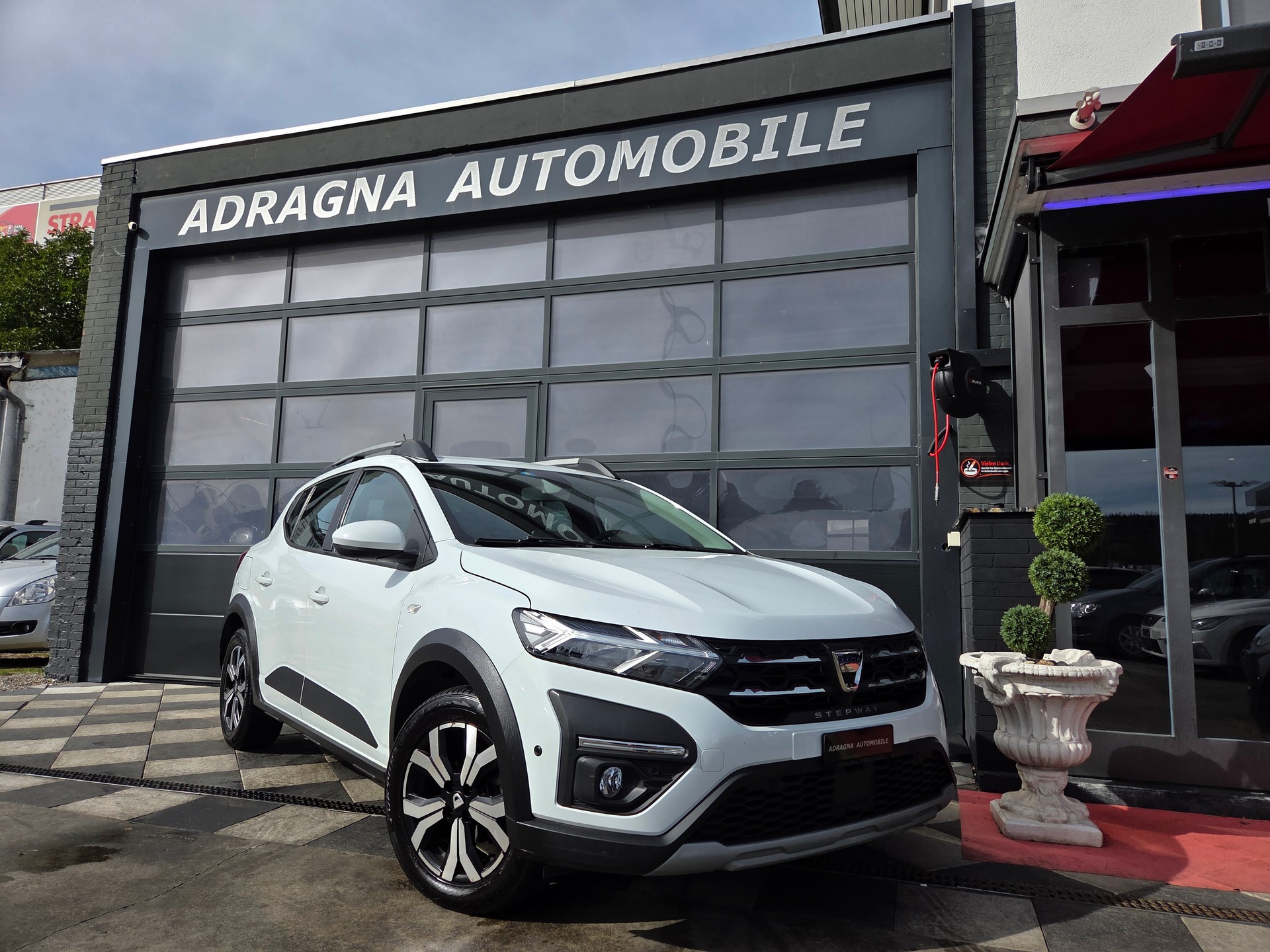 DACIA Sandero Stepway TCe 90 Comfort CVT-showroom-element-1