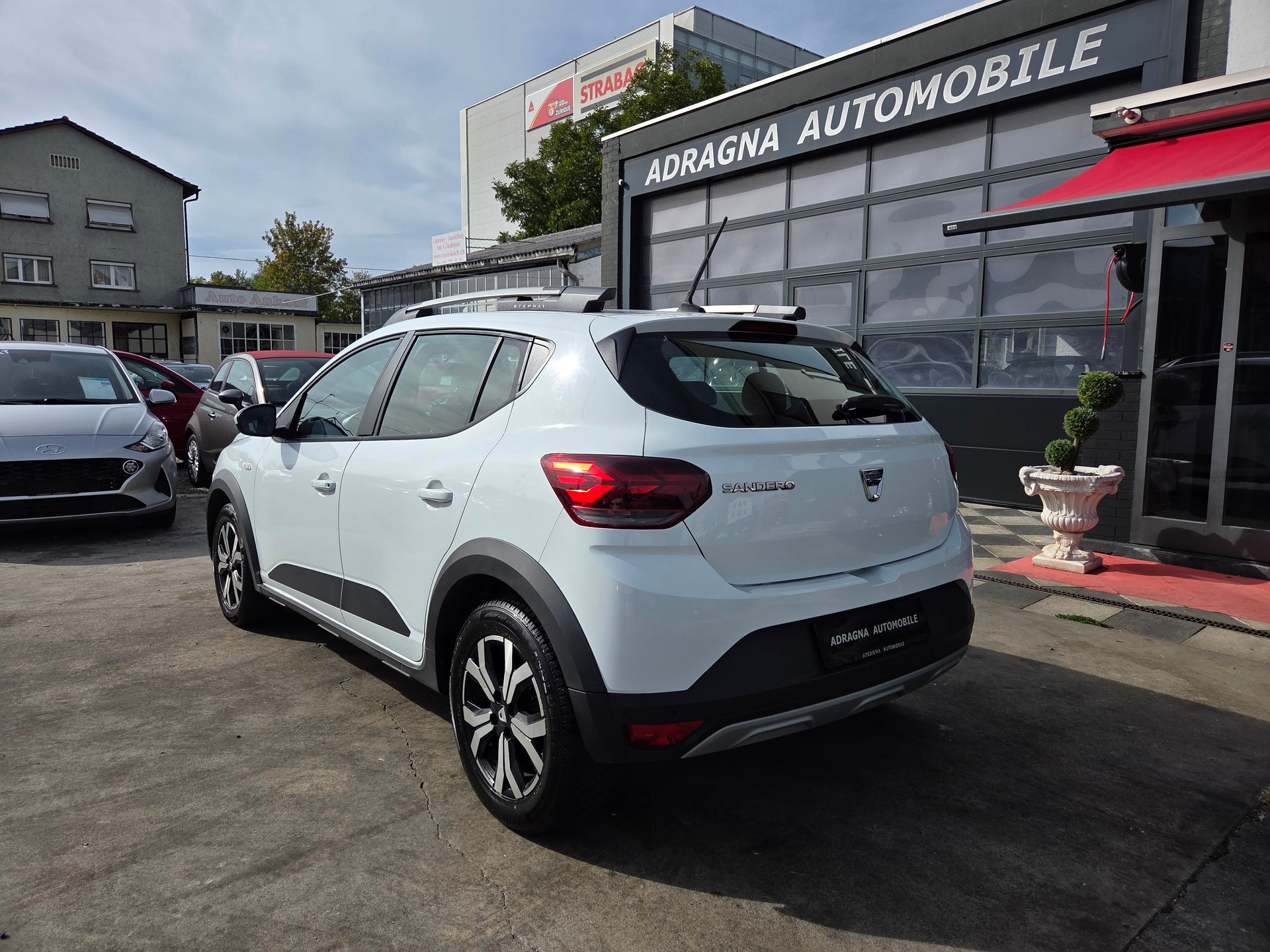 DACIA Sandero Stepway TCe 90 Comfort CVT-image-4