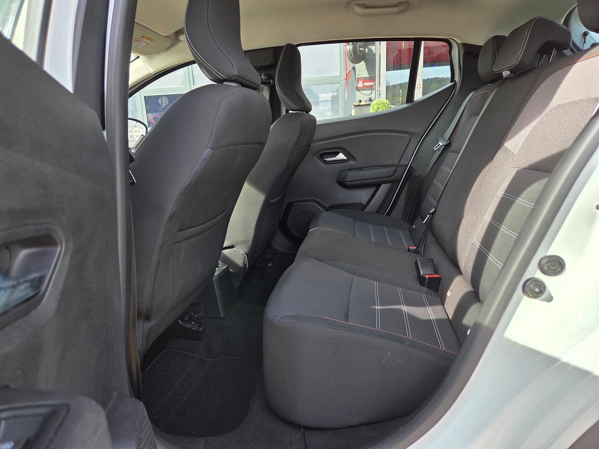 DACIA Sandero Stepway TCe 90 Comfort CVT-image-15