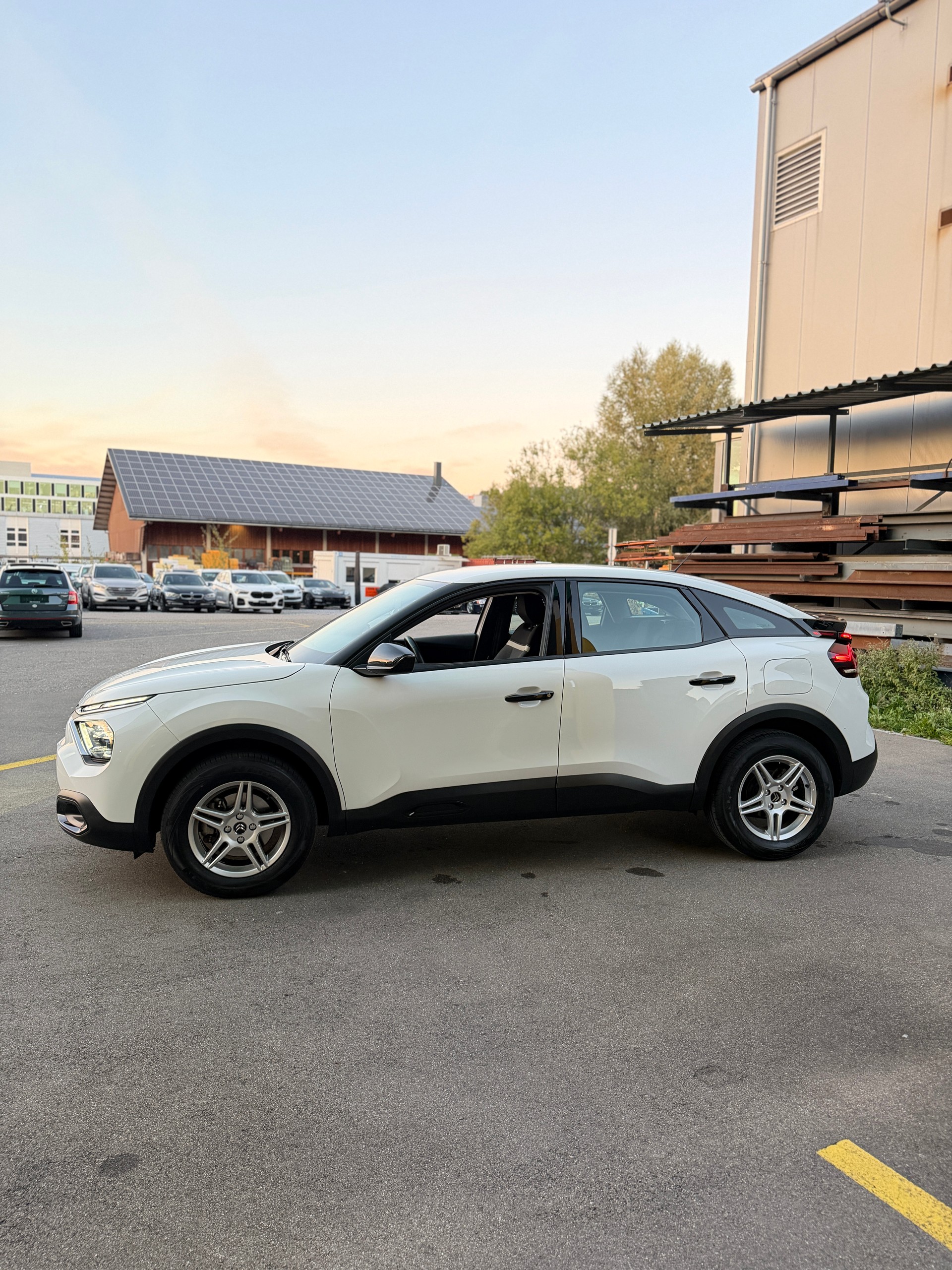 CITROEN C4 1.2 Pure Tech Swiss Edition EAT8-image-3