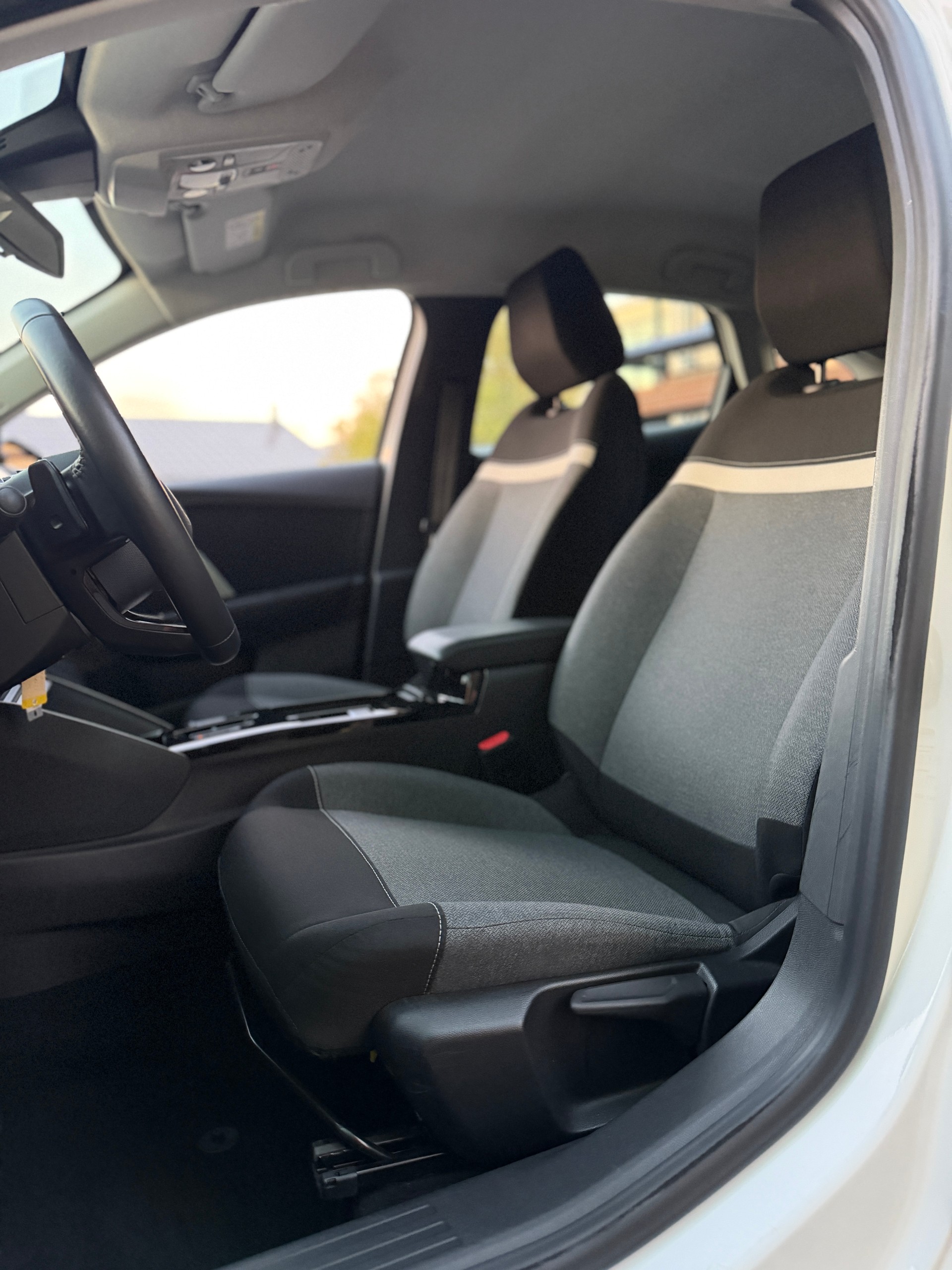 CITROEN C4 1.2 Pure Tech Swiss Edition EAT8-image-8