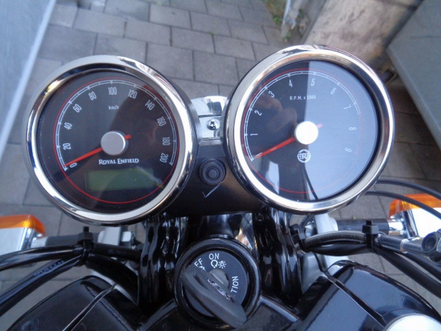 ROYAL ENFIELD GT 650 TWIN-image-6
