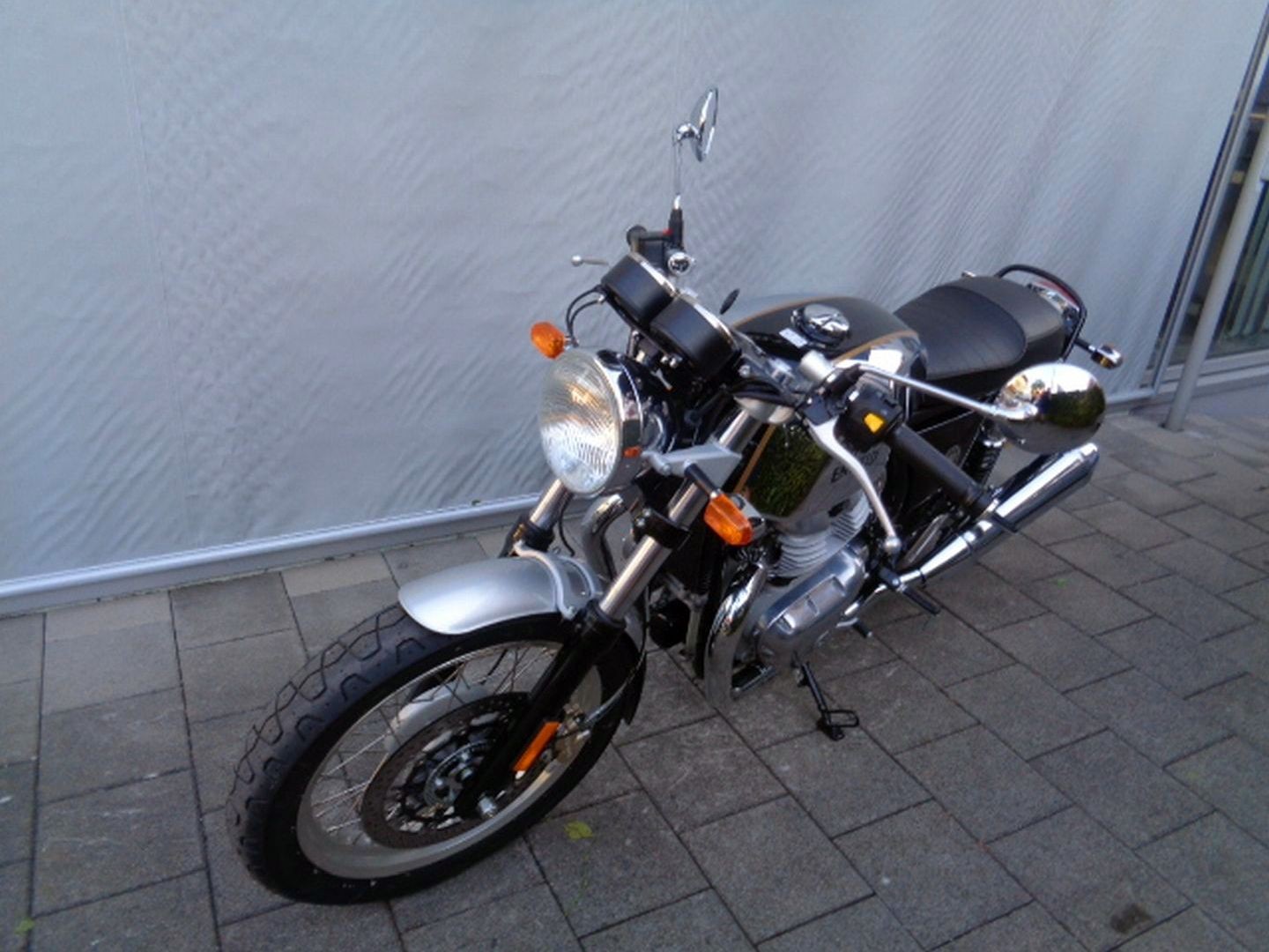 ROYAL ENFIELD GT 650 TWIN-image-1