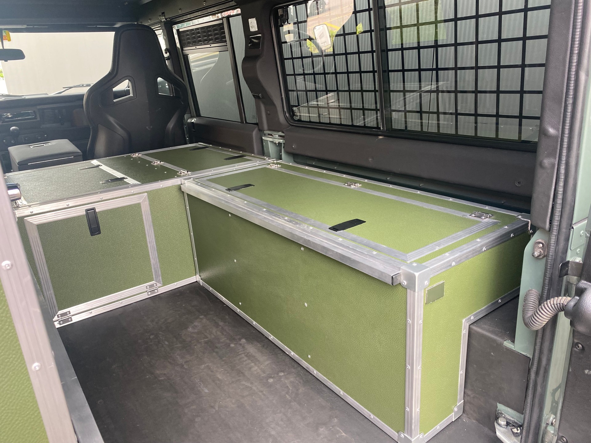 LAND ROVER Defender 110 300TDi Weltreisefahrzeug-image-25