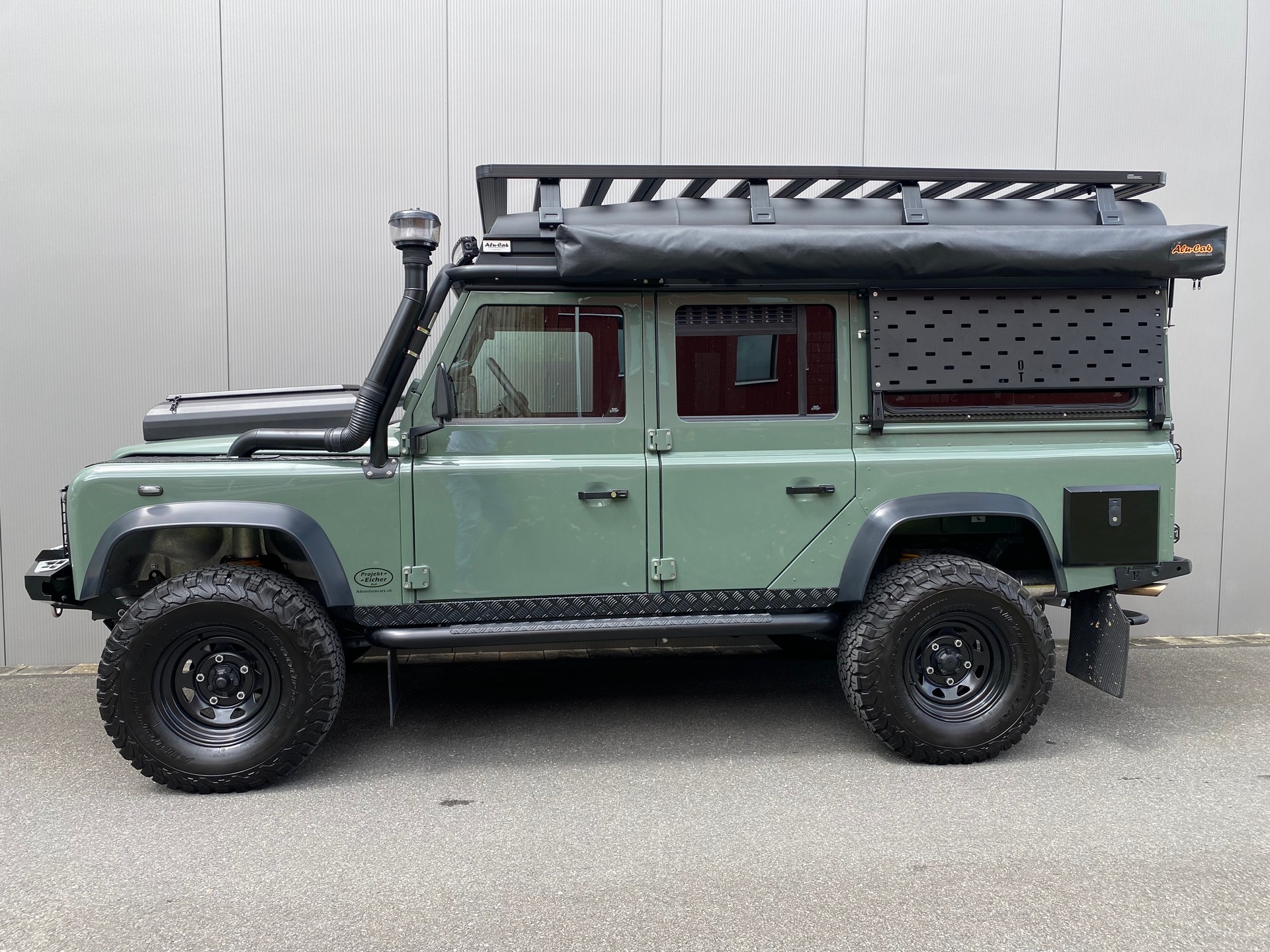 LAND ROVER Defender 110 300TDi Weltreisefahrzeug-showroom-element-1